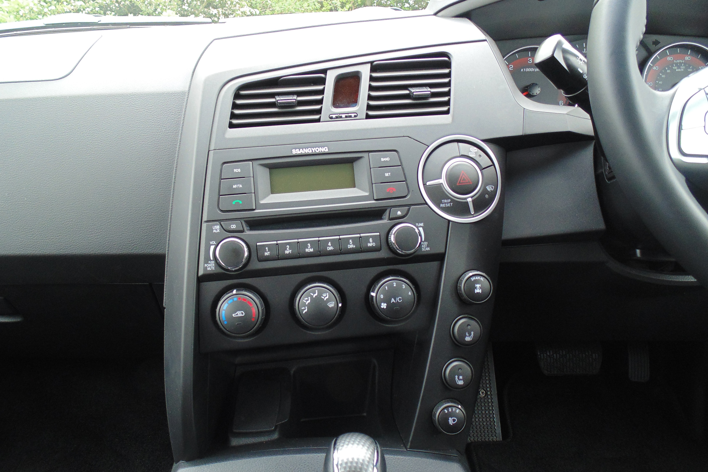 SsangYong Korando Sports DMZ - dashboard