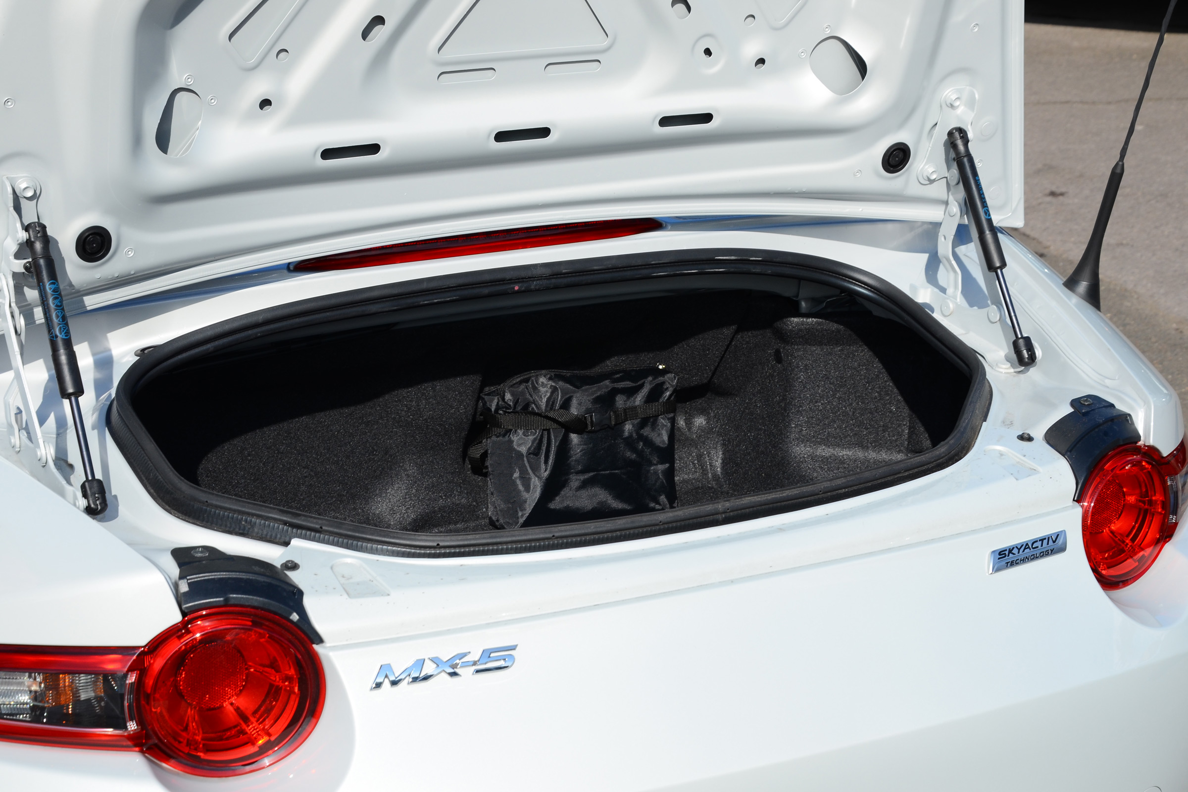 Long-term test review Mazda MX-5 - boot