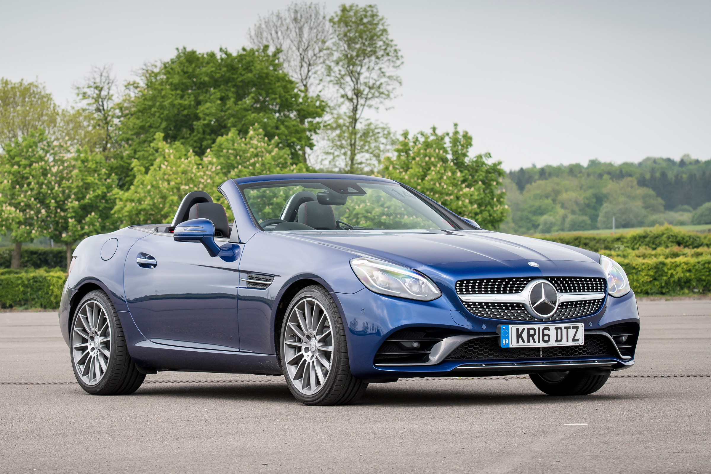Mercedes SLC 300 2016 - front quarter