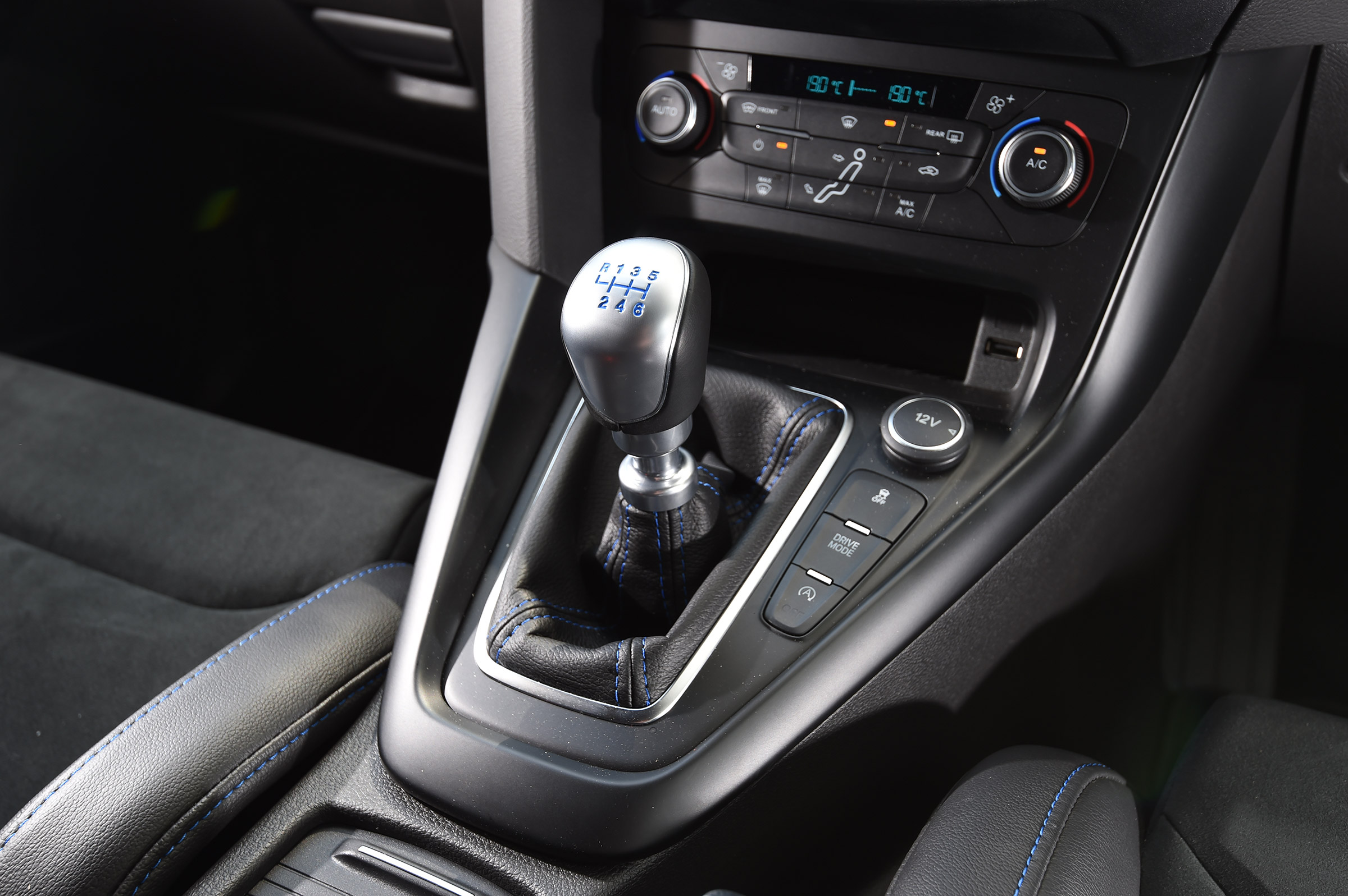 Ford Focus RS group - gearstick