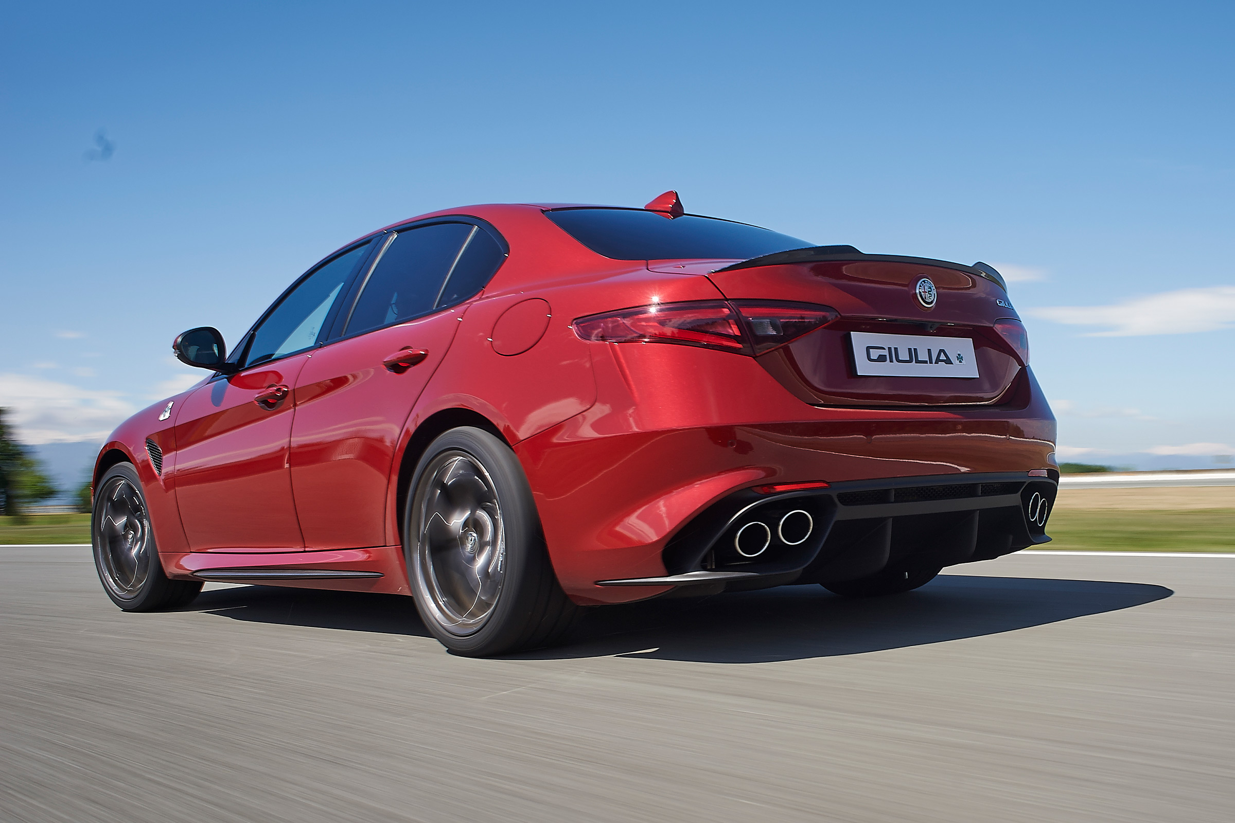 Alfa Romeo Giulia Quadrifoglio Verde QV 2016 - rear tracking