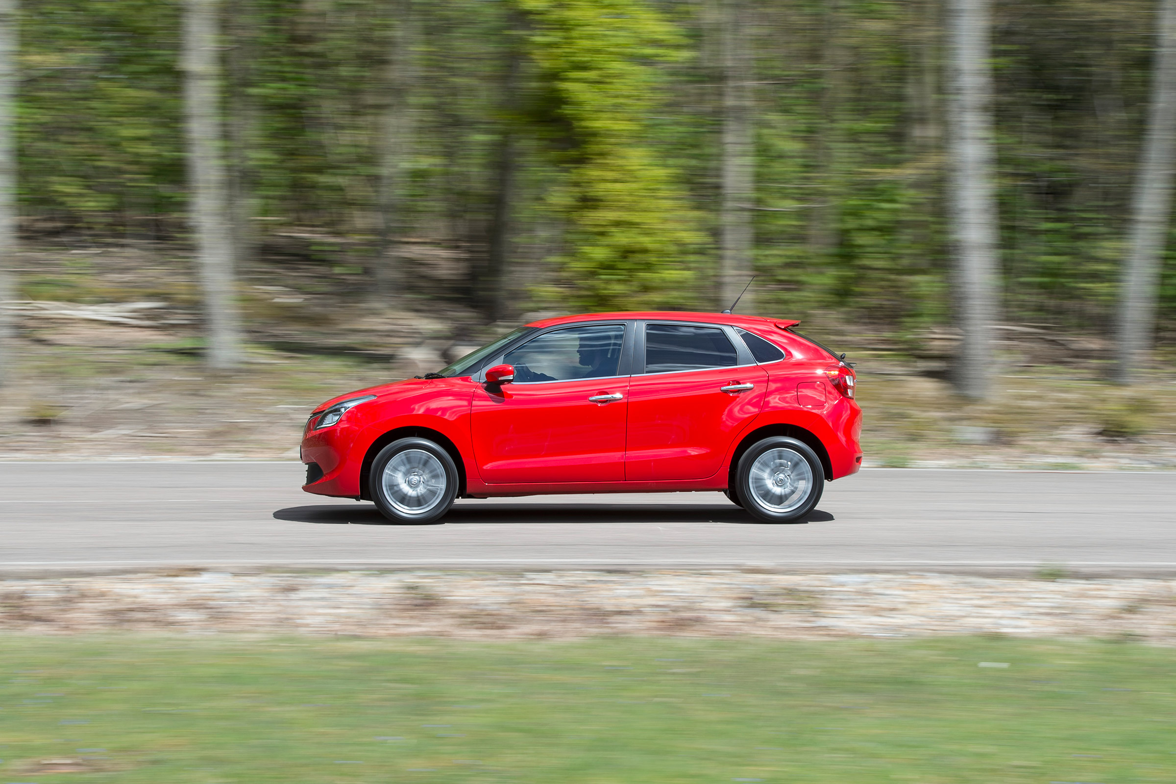 Suzuki Baleno - side