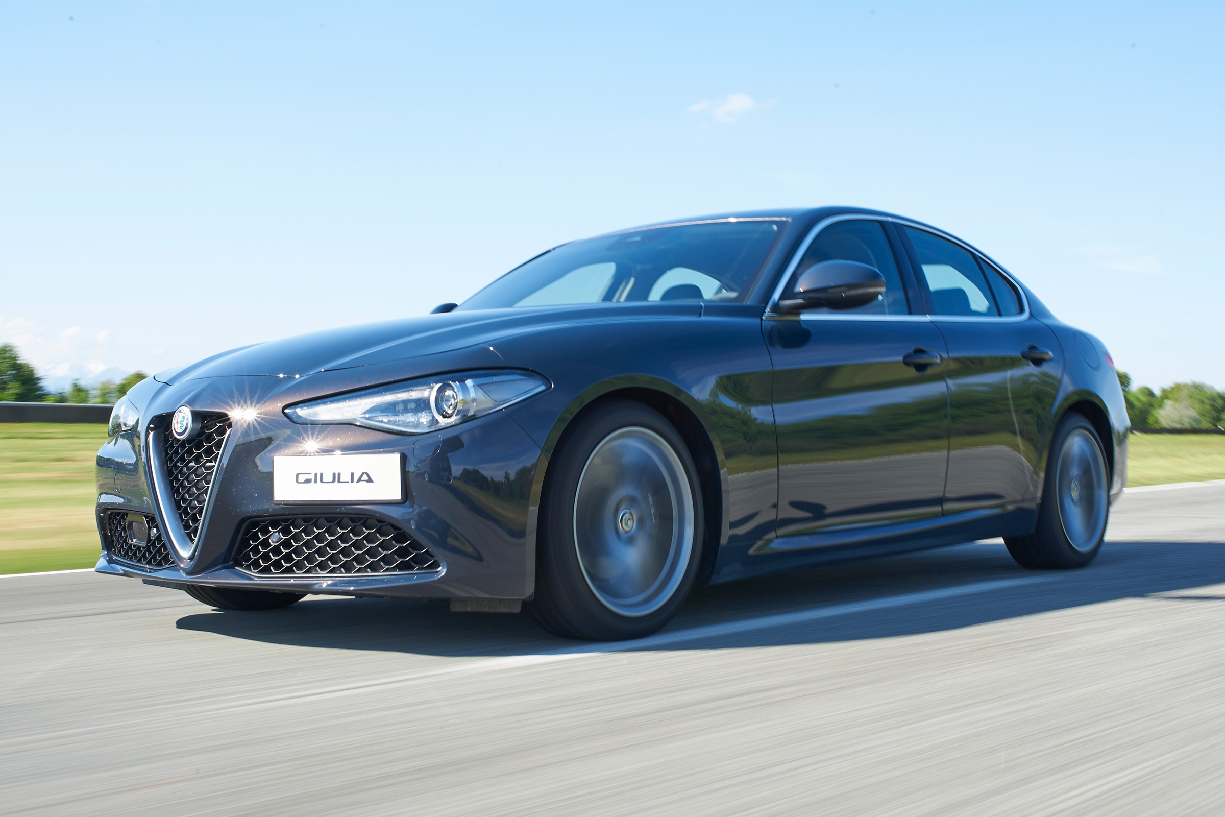 Alfa Romeo Giulia - front tracking 3