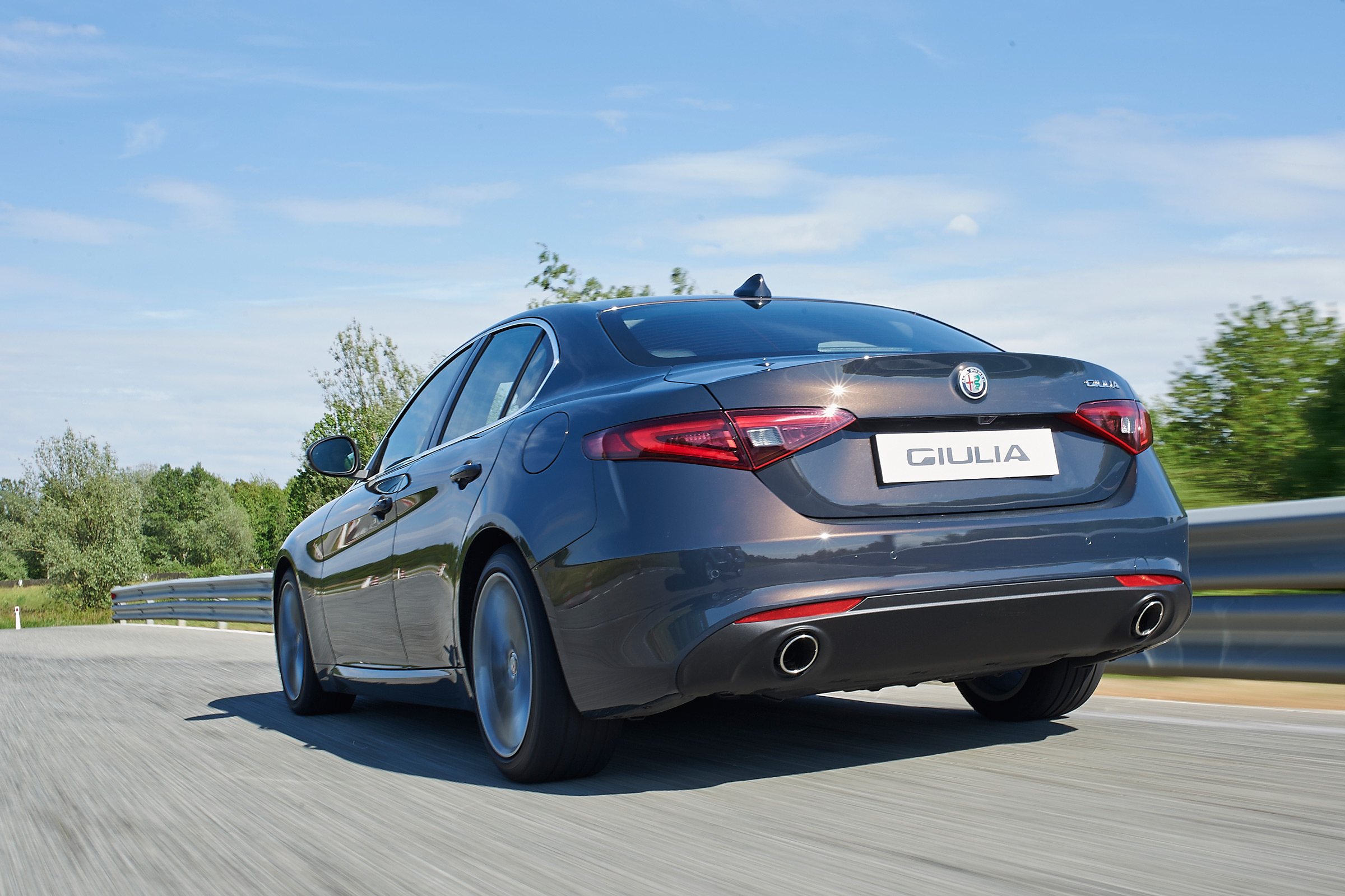Alfa Romeo Giulia - rear tracking