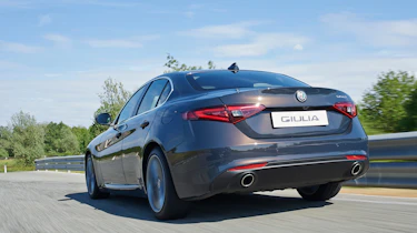 Alfa Romeo Giulia - rear tracking