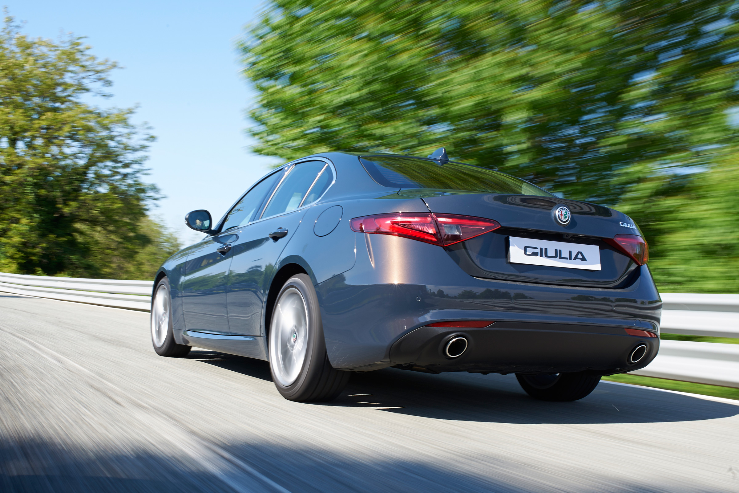 Alfa Romeo Giulia - rear tracking 2