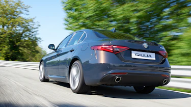 Alfa Romeo Giulia - rear tracking 2