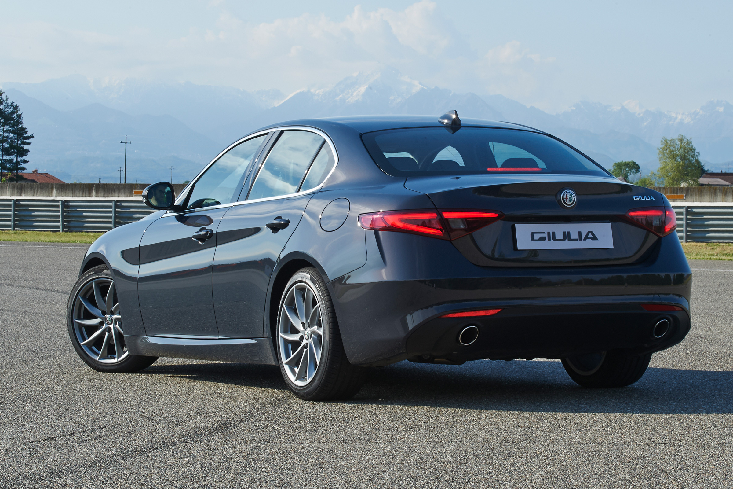 Alfa Romeo Giulia - rear quarter