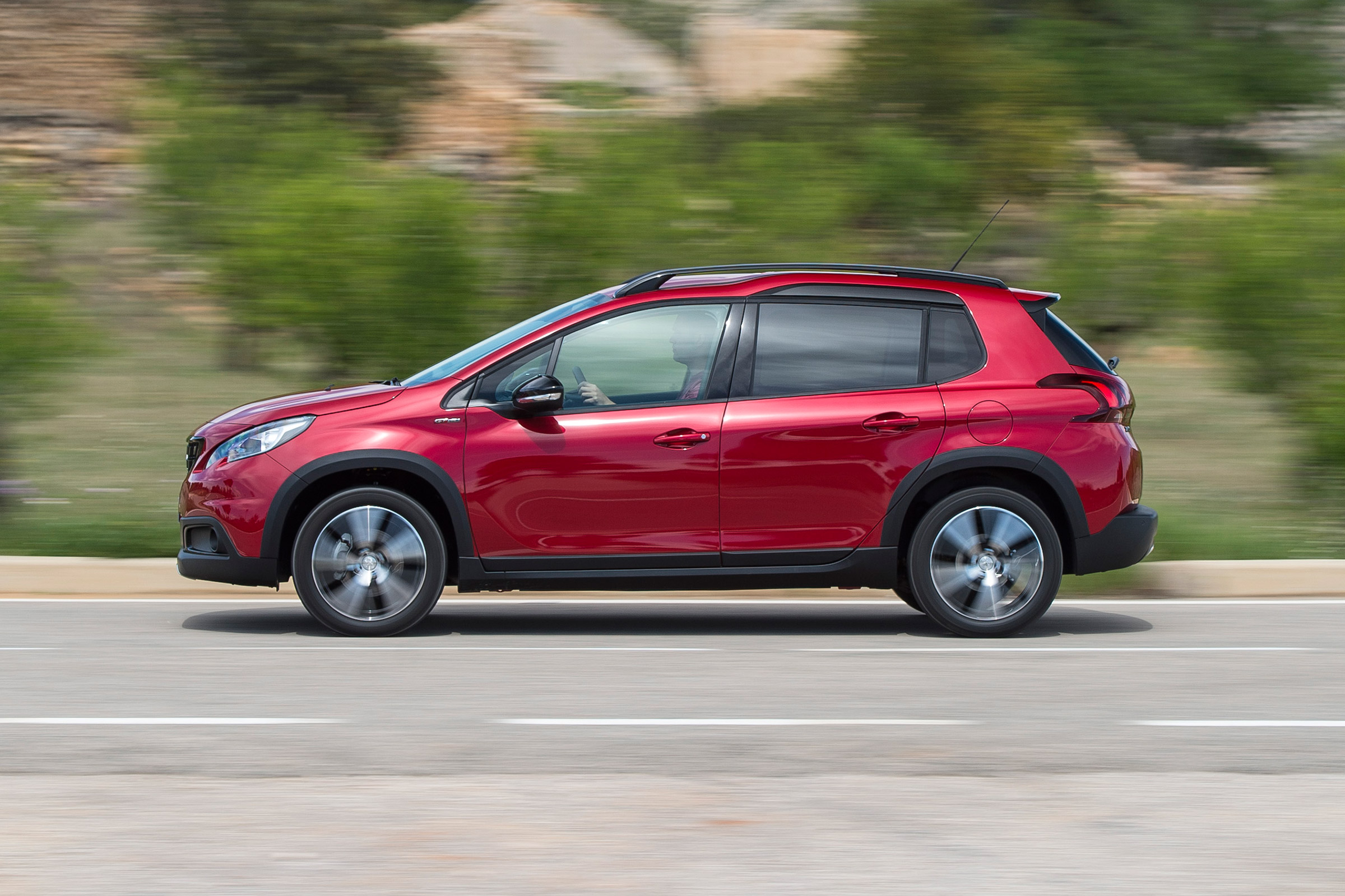 Peugeot 2008 - side