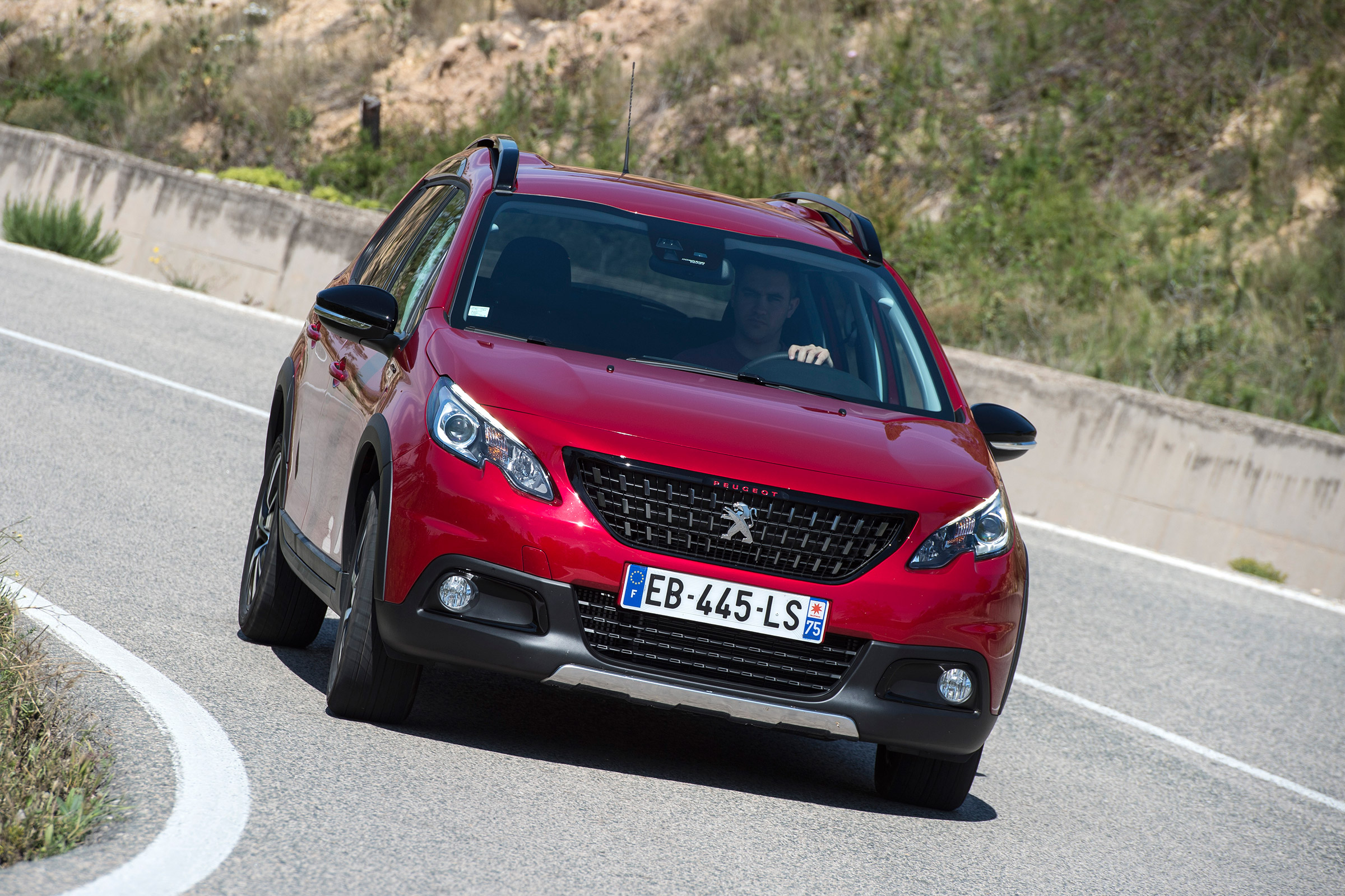 Peugeot 2008 - front action cornering 