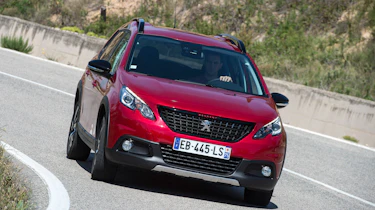 Peugeot 2008 - front action cornering