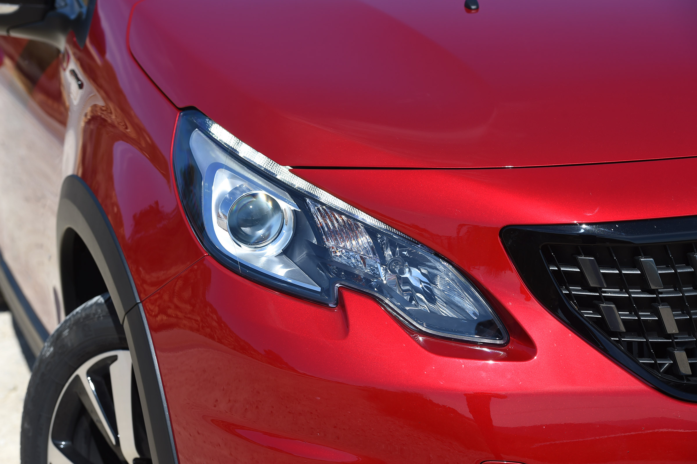 Peugeot 2008 - front light detail