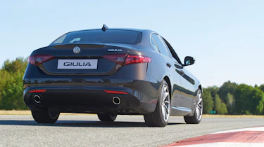 Alfa Romeo Giulia - rear cornering
