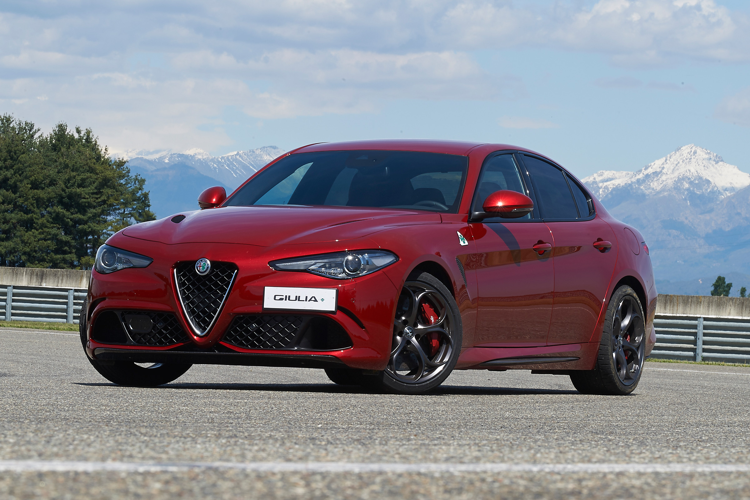 Alfa Romeo Giulia Quadrifoglio Verde QV 2016 - front quarter
