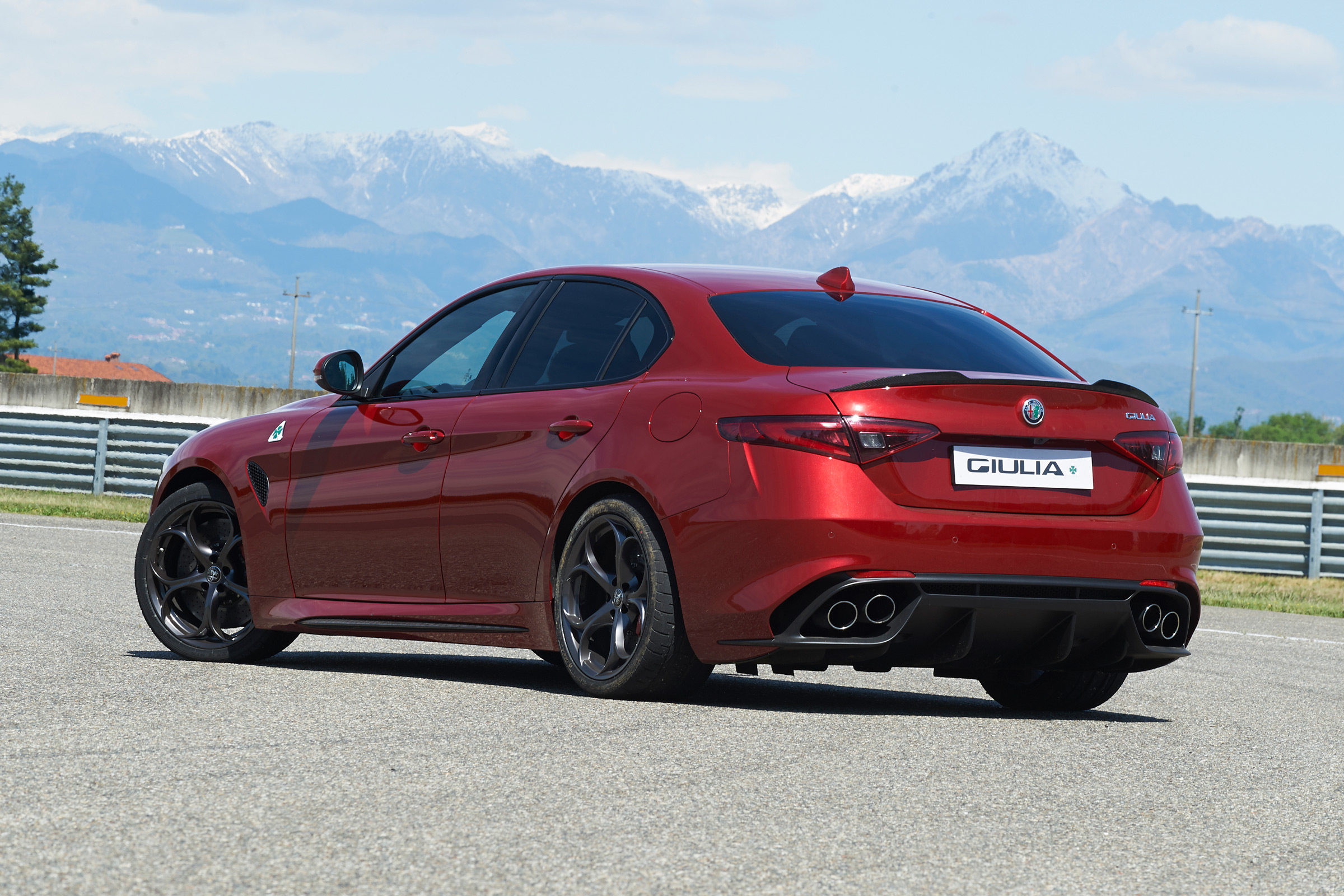 Alfa Romeo Giulia Quadrifoglio Verde QV 2016 - rear quarter