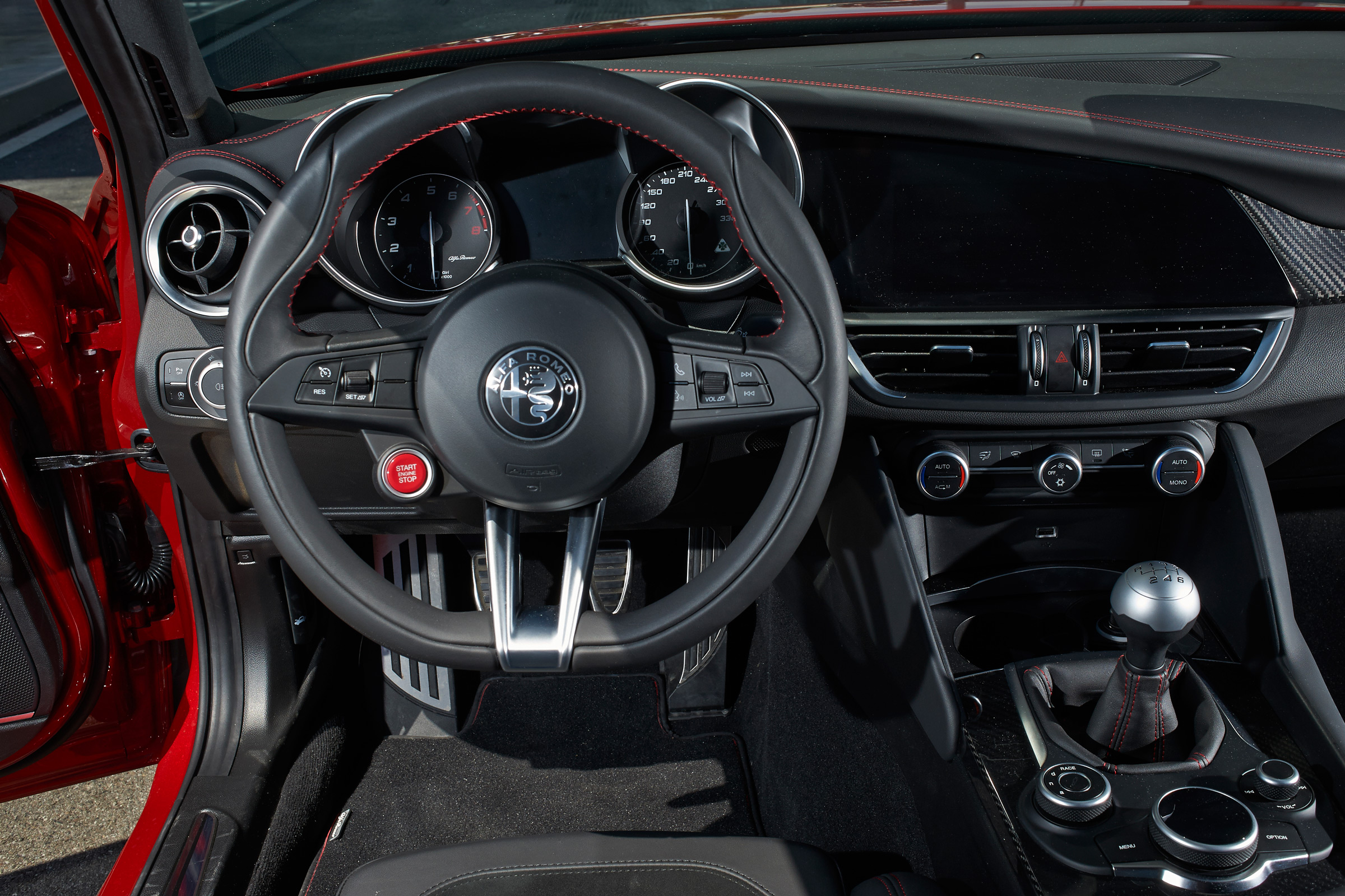 Alfa Romeo Giulia Quadrifoglio Verde QV 2016 - interior