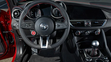 Alfa Romeo Giulia Quadrifoglio Verde QV 2016 - interior