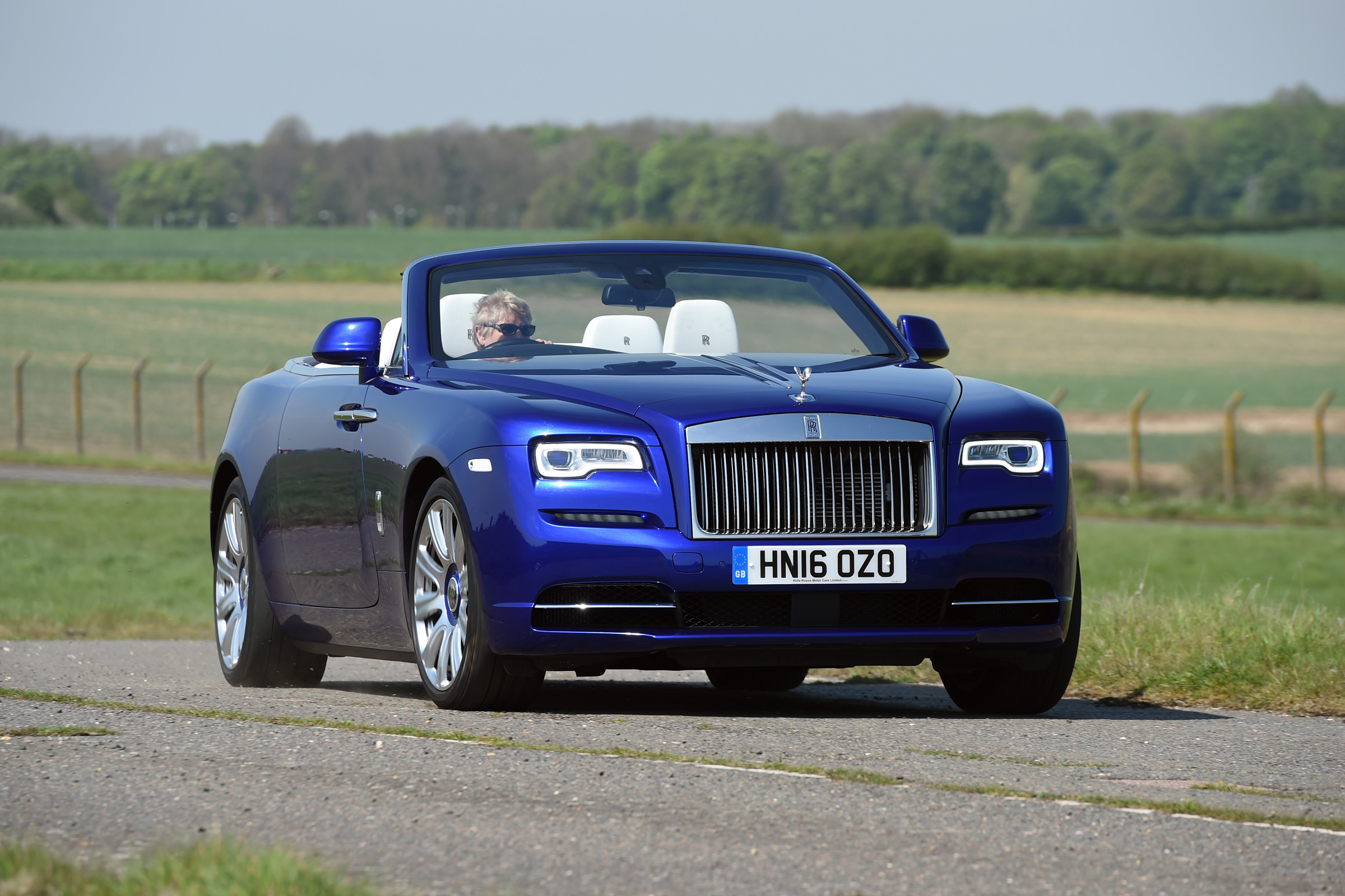 Rolls-Royce Dawn 2016 - front cornering 2