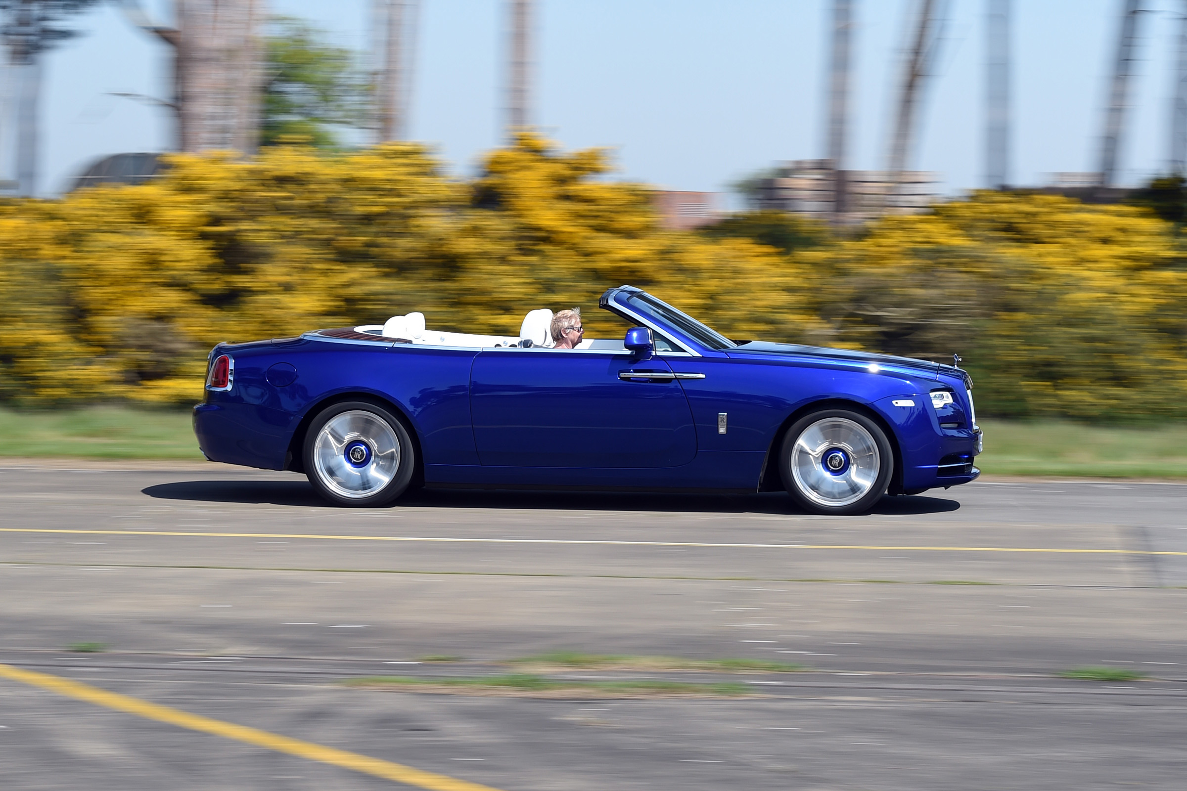 Rolls-Royce Dawn 2016 - side tracking