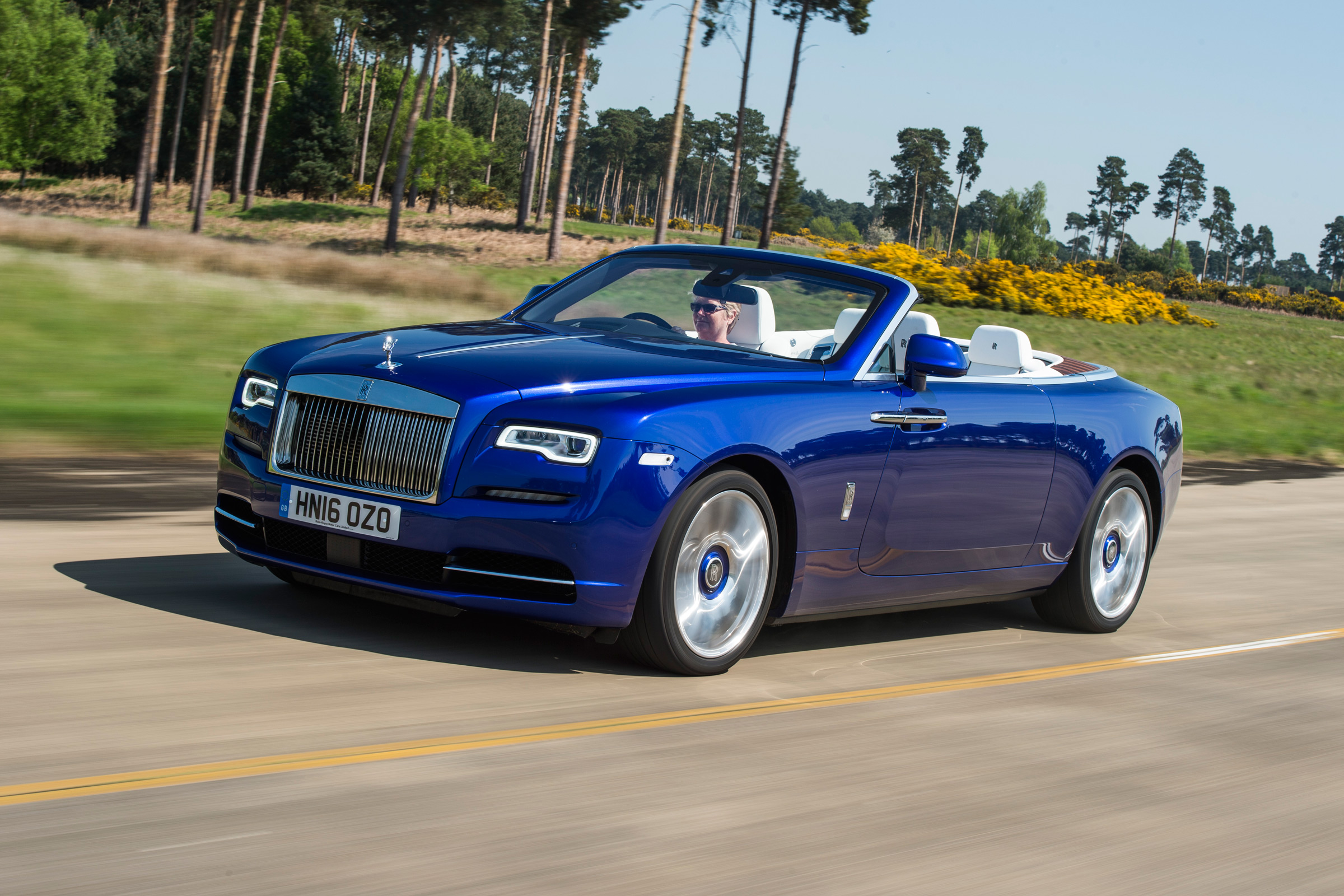 Rolls-Royce Dawn 2016 - front tracking