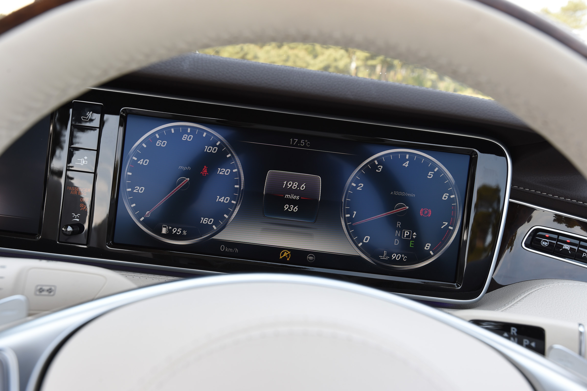 Mercedes S 500 Cabriolet 2016 - dials