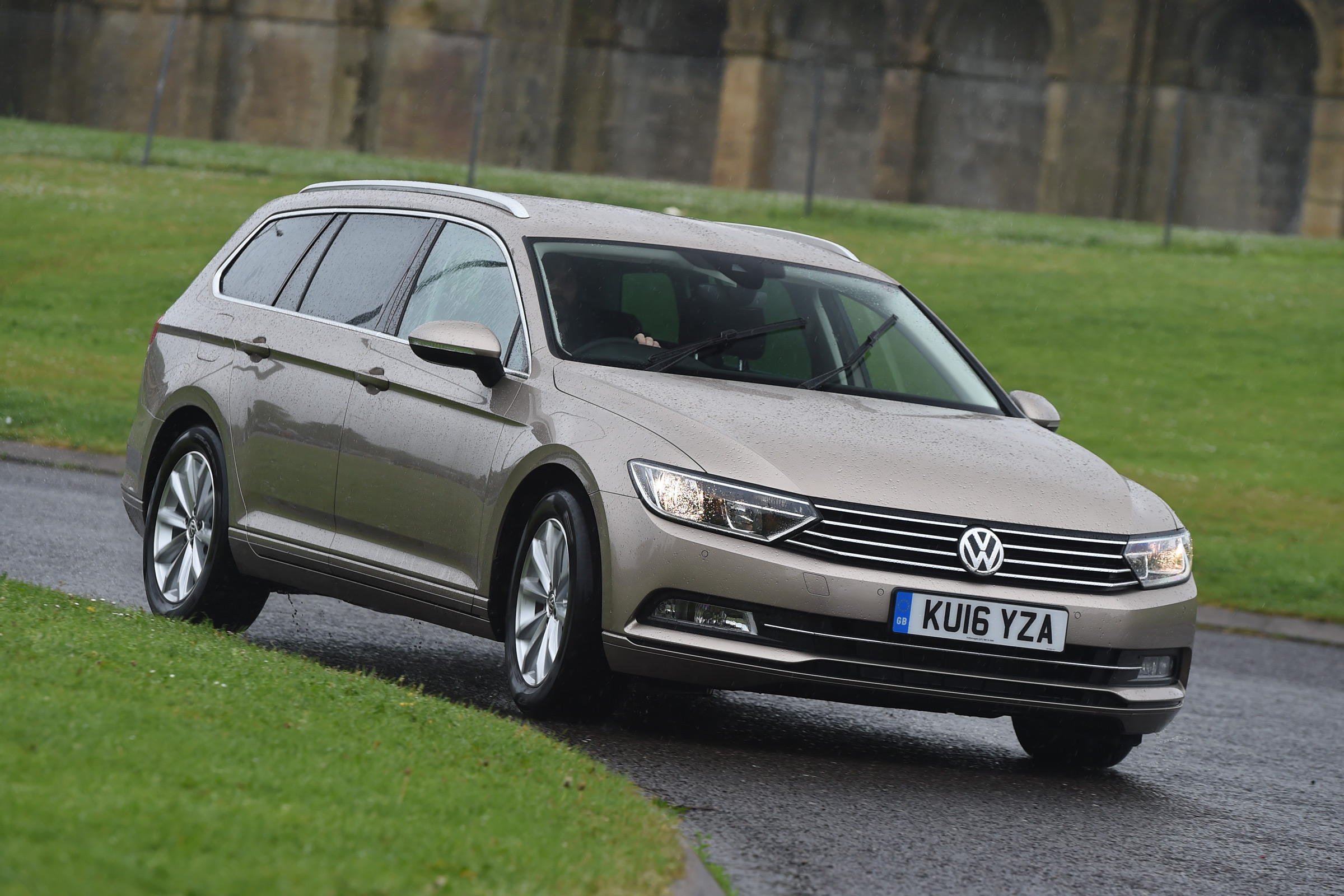 Long-term test review Volkswagen Passat Estate - front cornering