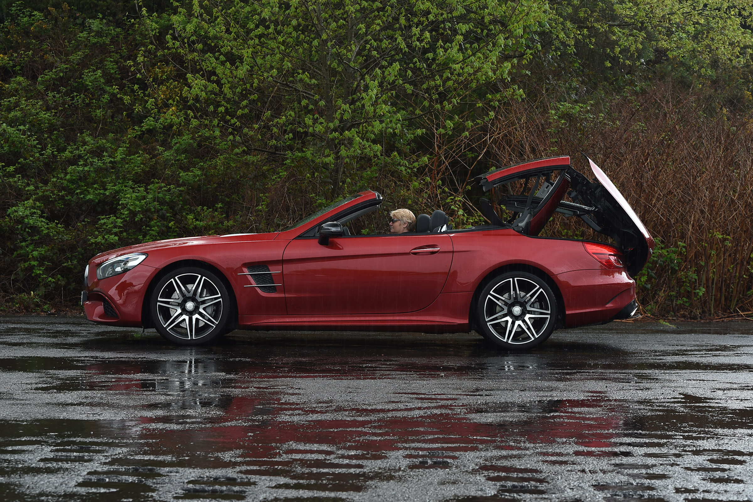 Mercedes SL 500 - roof closing 3