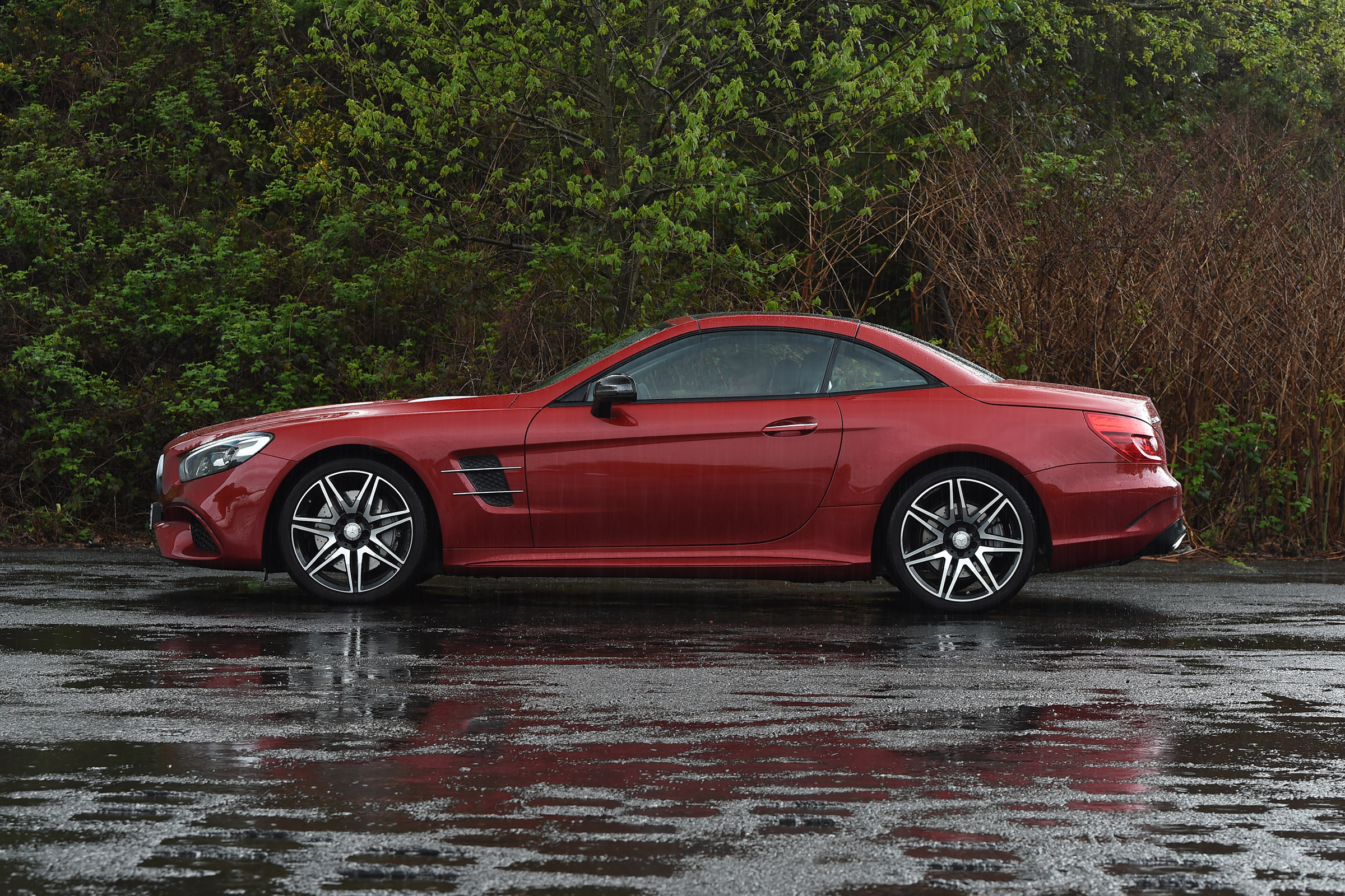 Mercedes SL 500 - roof closed