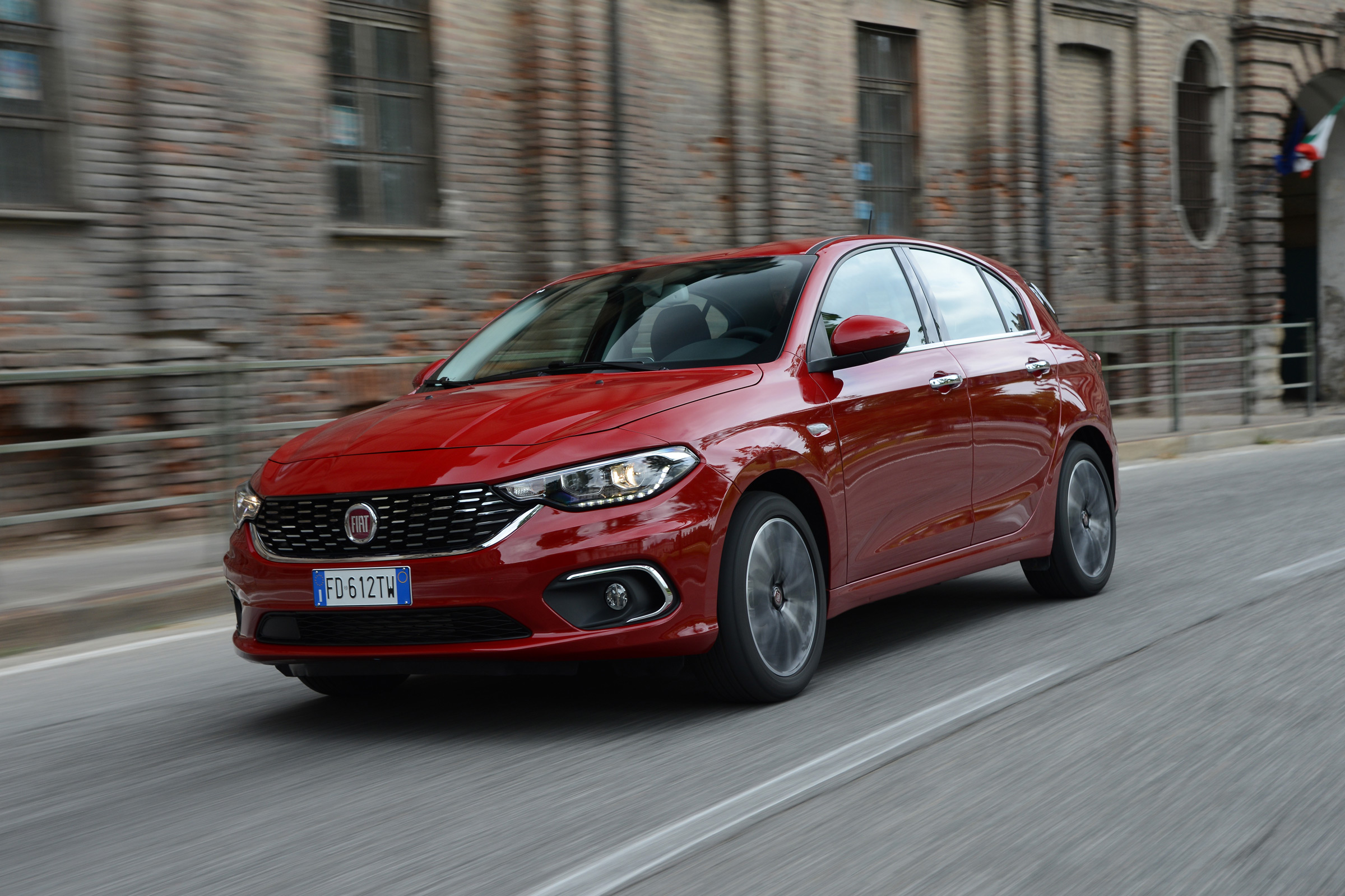 Fiat Tipo hatch 2016 - front tracking 2