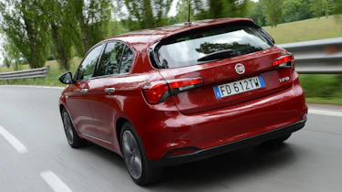 Fiat Tipo hatch 2016 - rear tracking