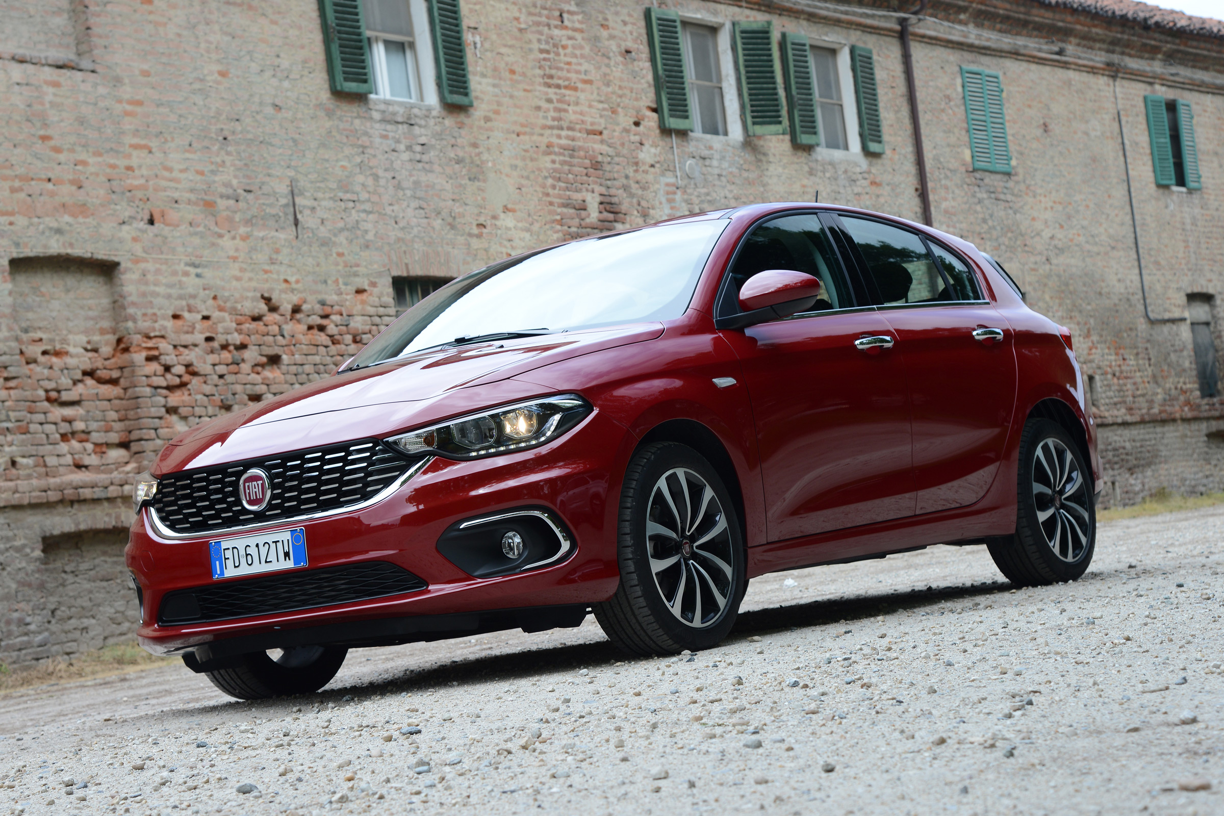 Fiat Tipo hatch 2016 - front quarter