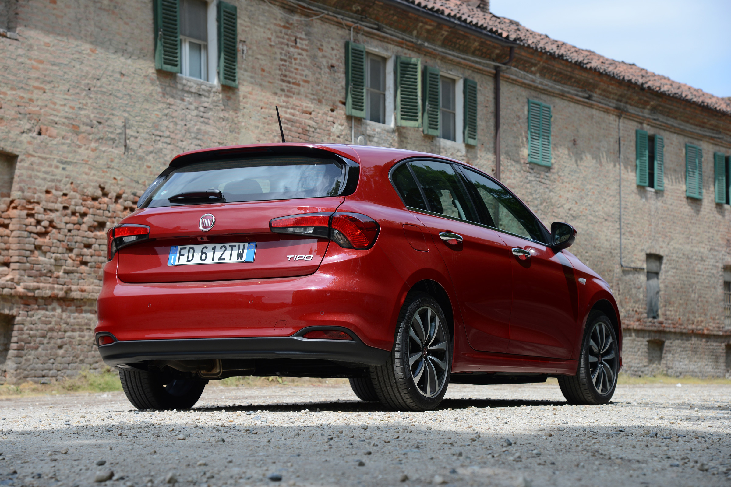 Fiat Tipo hatch 2016 - rear quarter