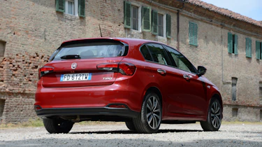 Fiat Tipo hatch 2016 - rear quarter