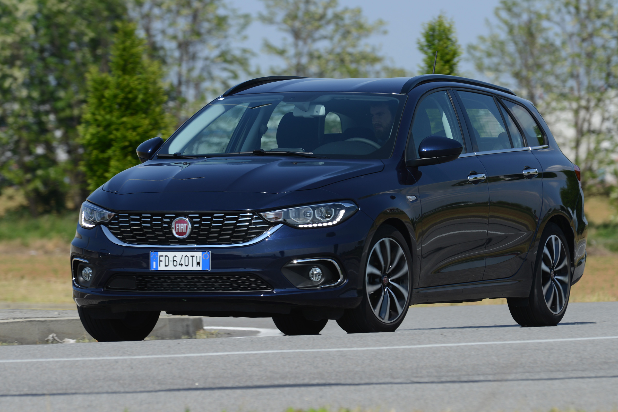 Fiat Tipo Station Wagon estate - front cornering