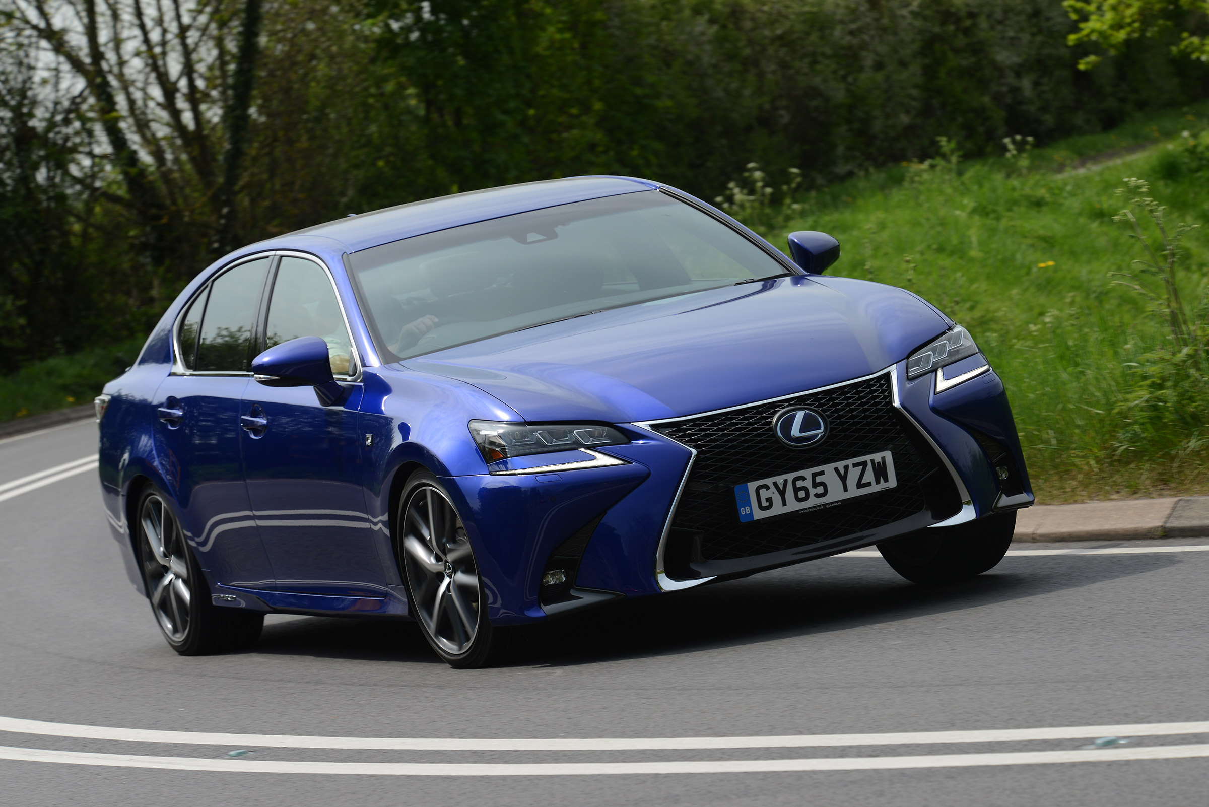 Lexus GS 450h F Sport - front cornering