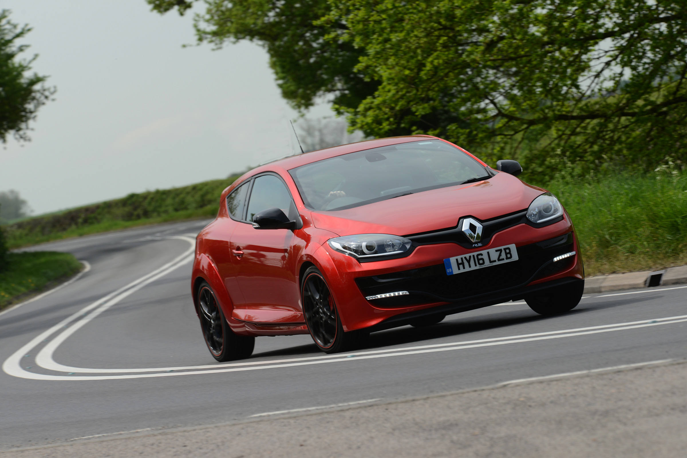 Renault Megane RS 275 Cup-S 2016 front cornering 2