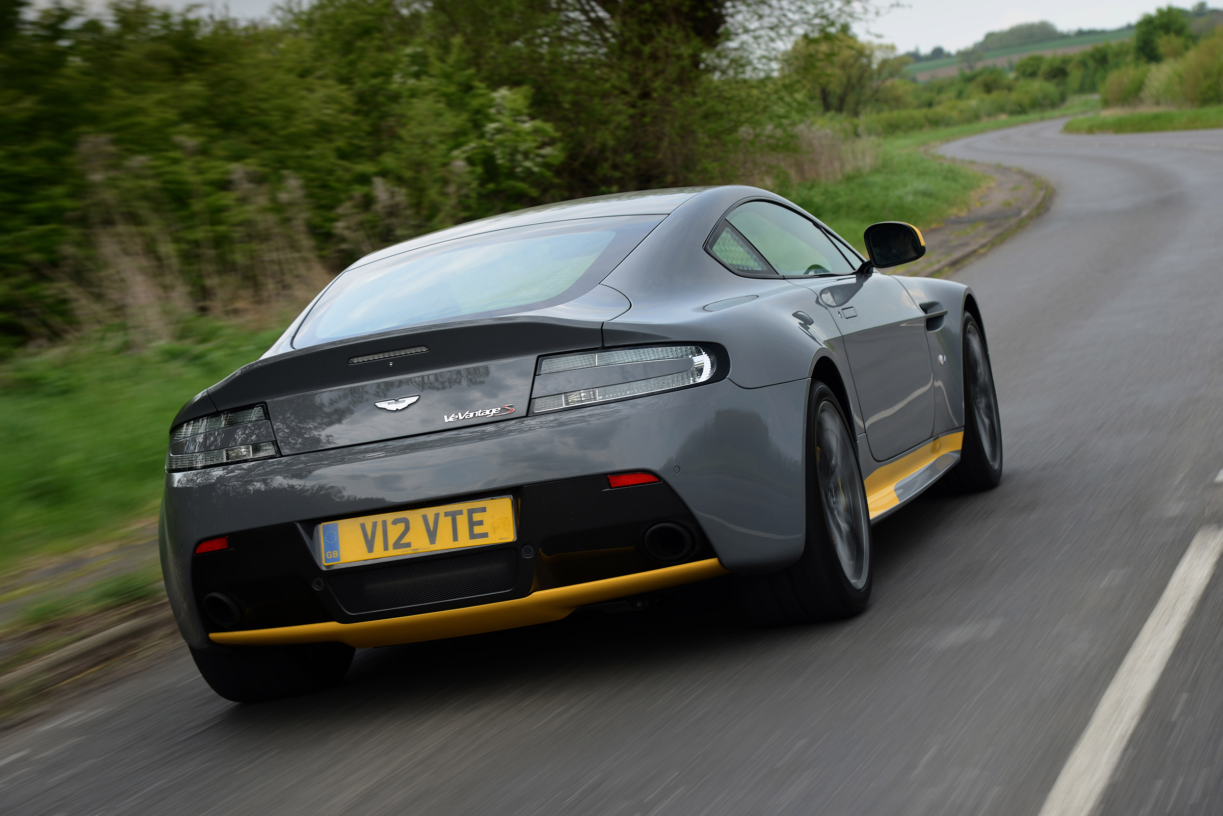 Aston Martin V12 Vantage S - rear
