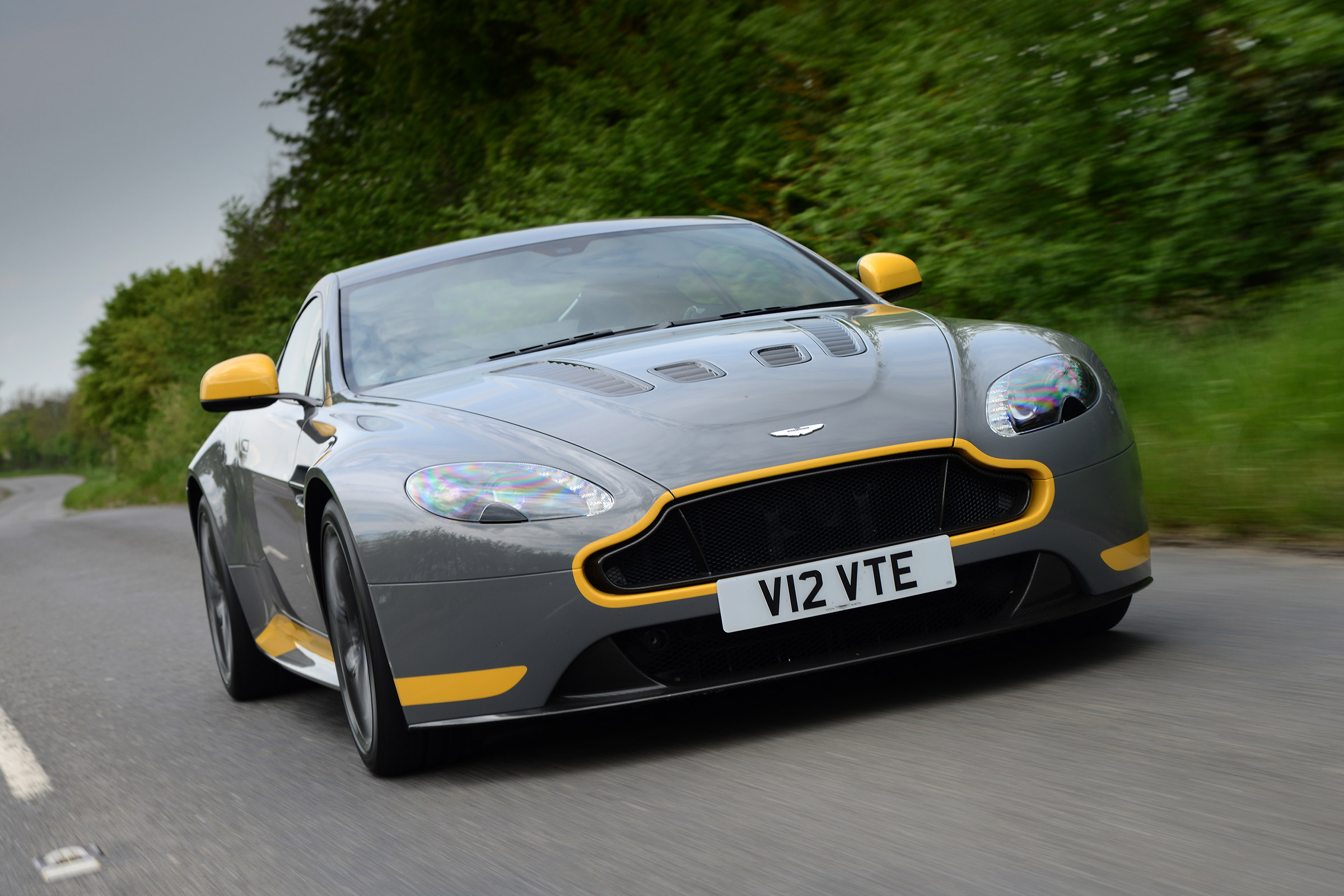 Aston Martin V12 Vantage S - front