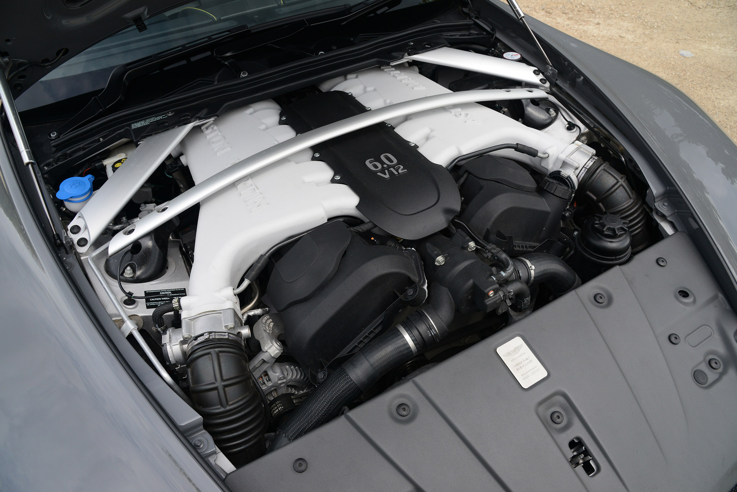 Aston Martin V12 Vantage S - engine