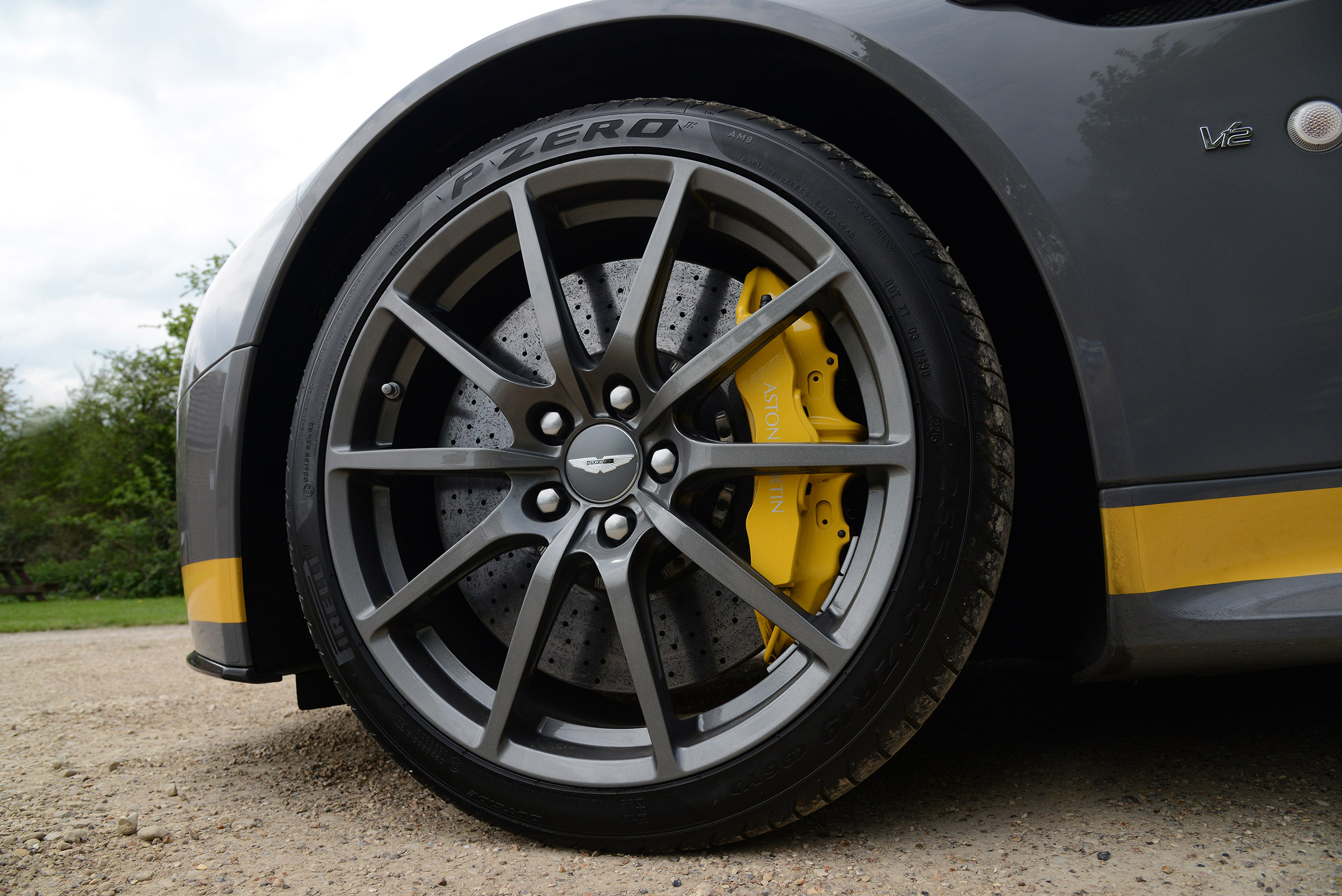 Aston Martin V12 Vantage S - wheel