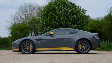 Aston Martin V12 Vantage S - side static
