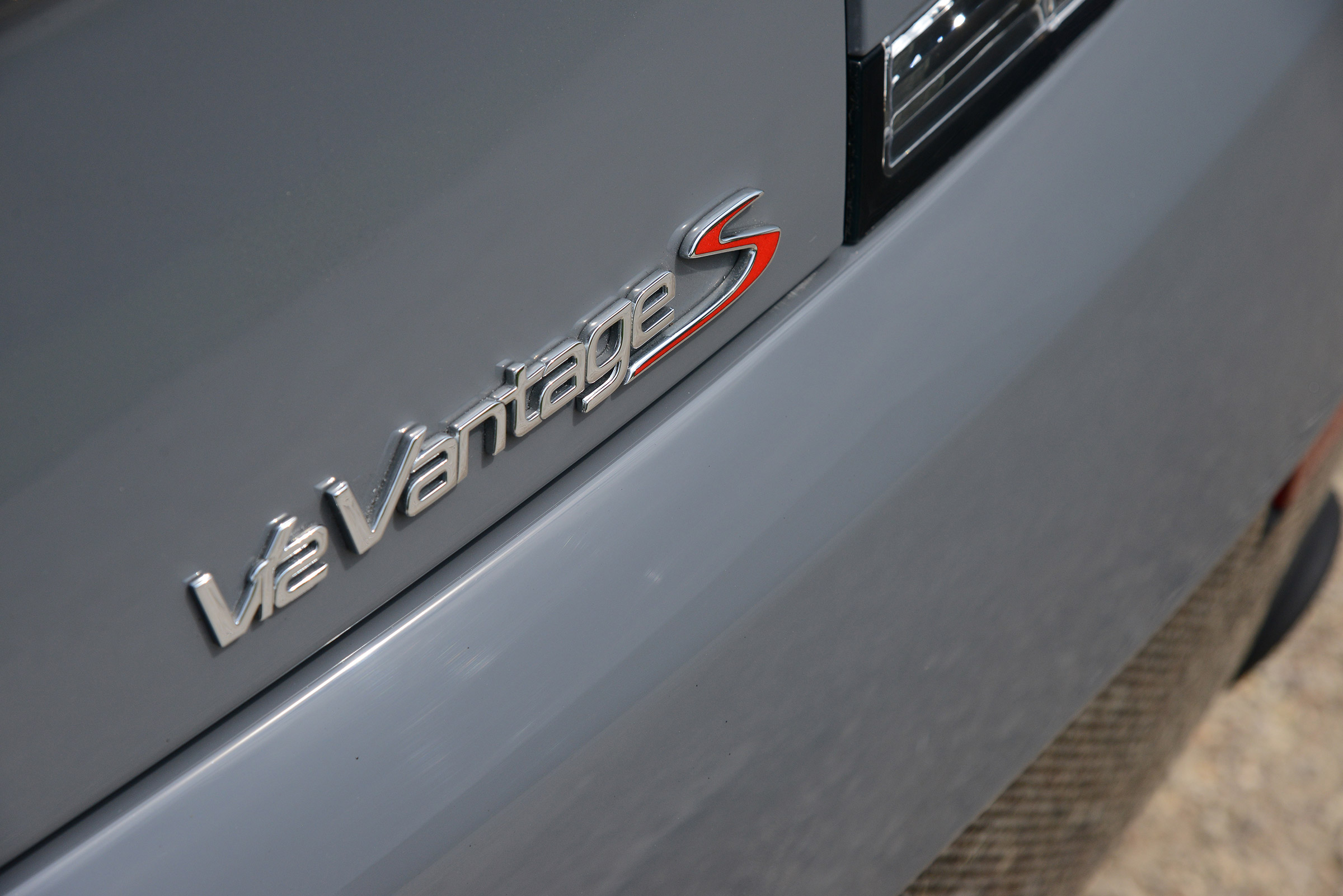 Aston Martin V12 Vantage S - rear badge