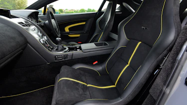 Aston Martin V12 Vantage S - front seats