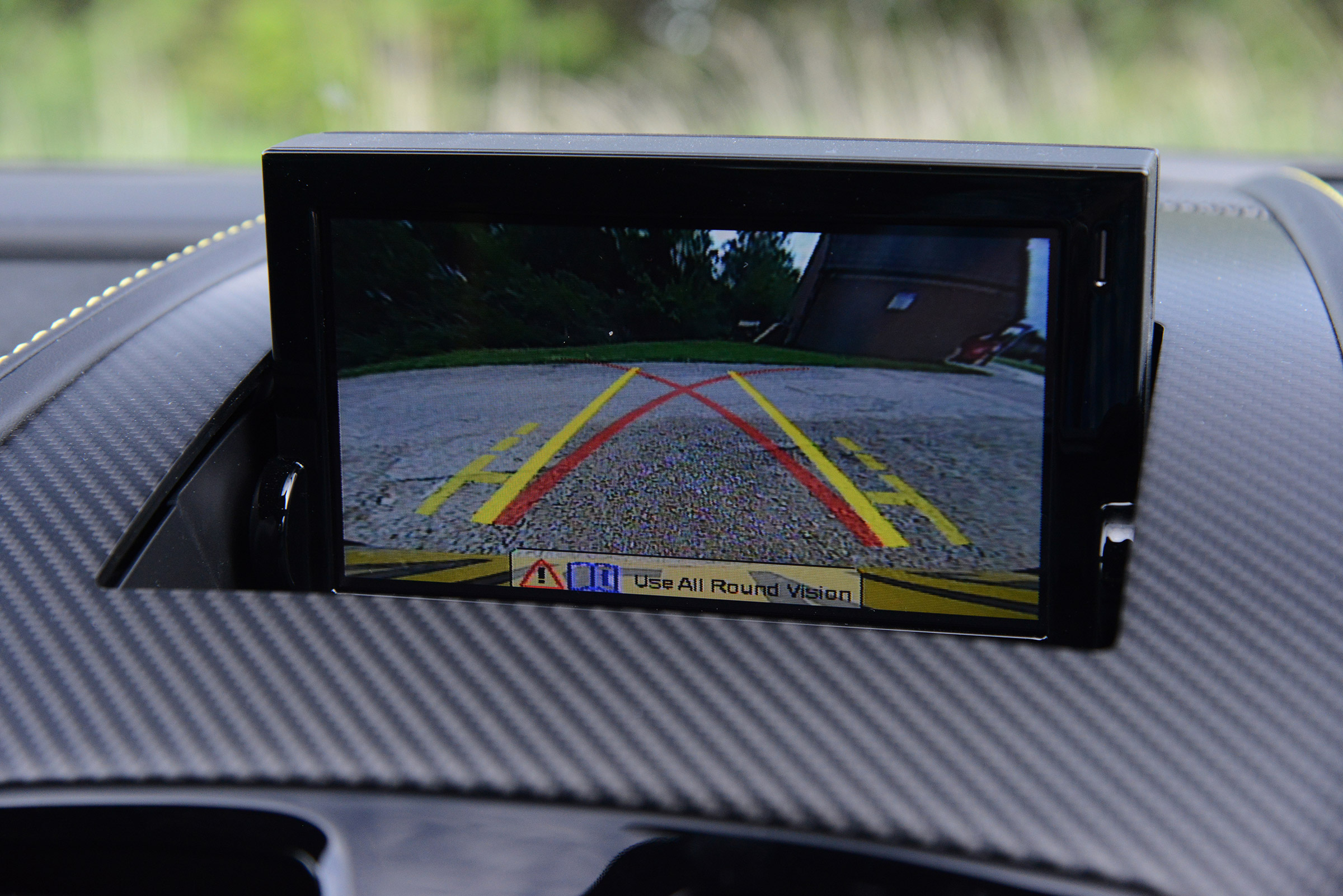 Aston Martin V12 Vantage S - screen