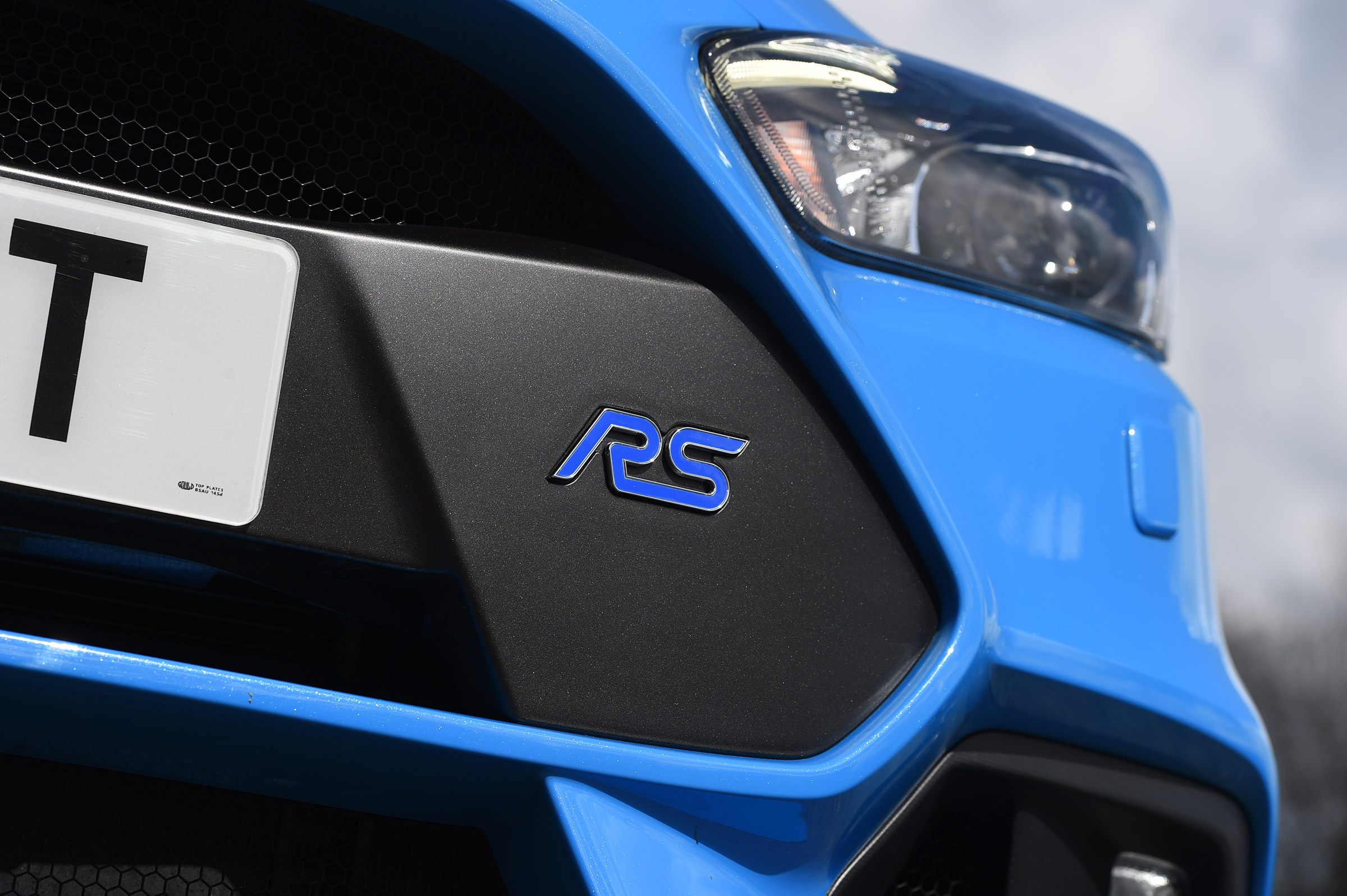Ford Focus RS group - RS badge