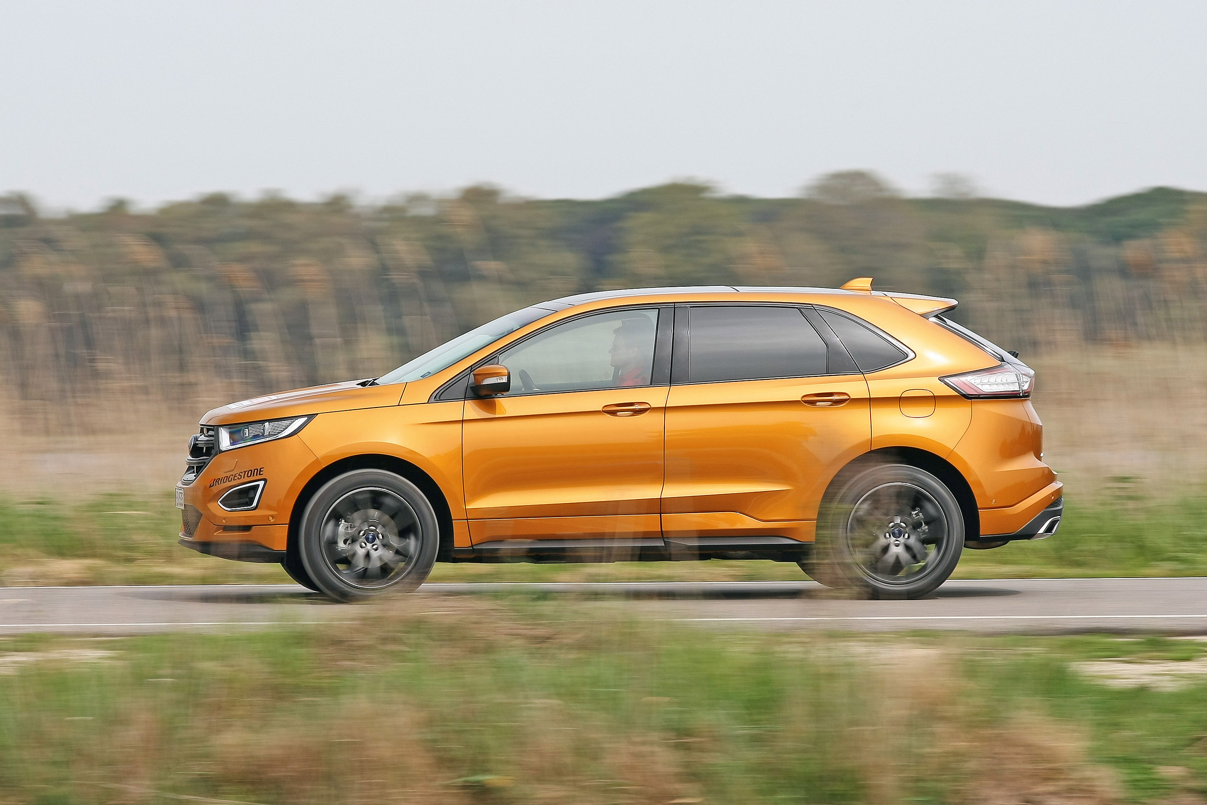 Ford Edge - side