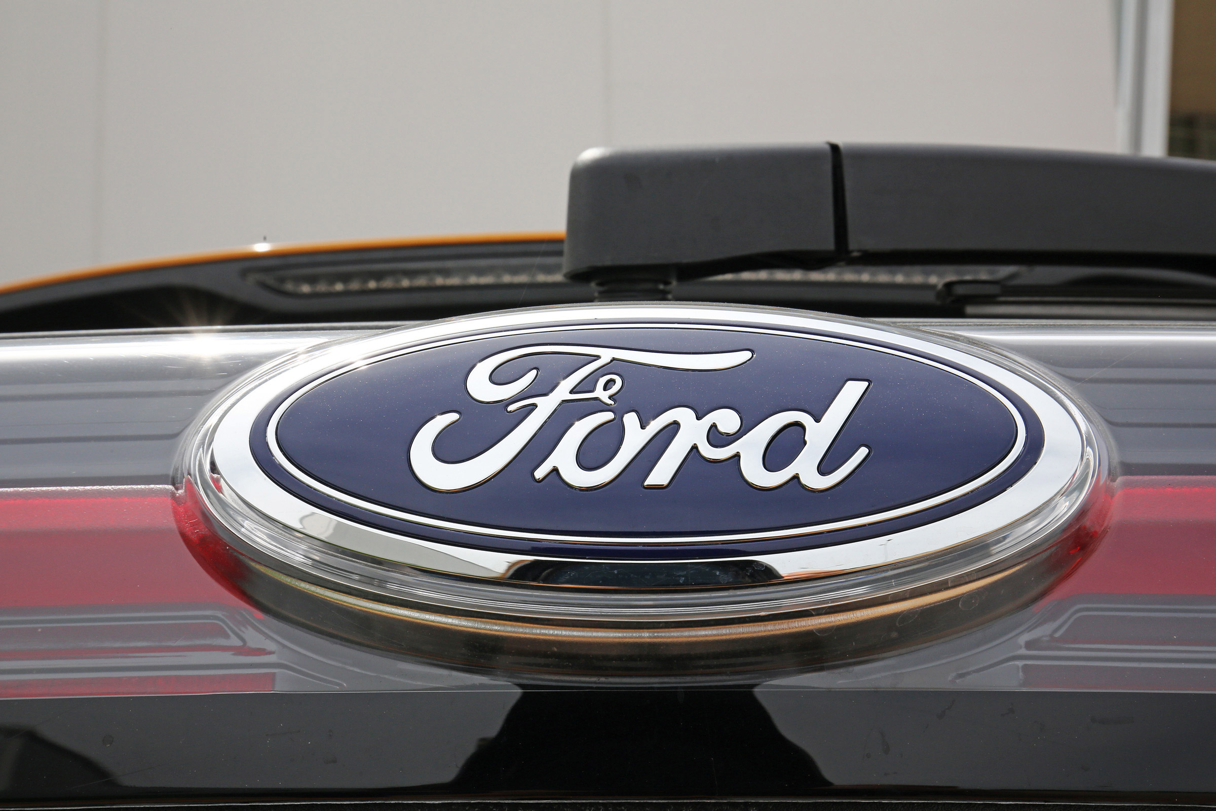 Ford Edge - Ford badge