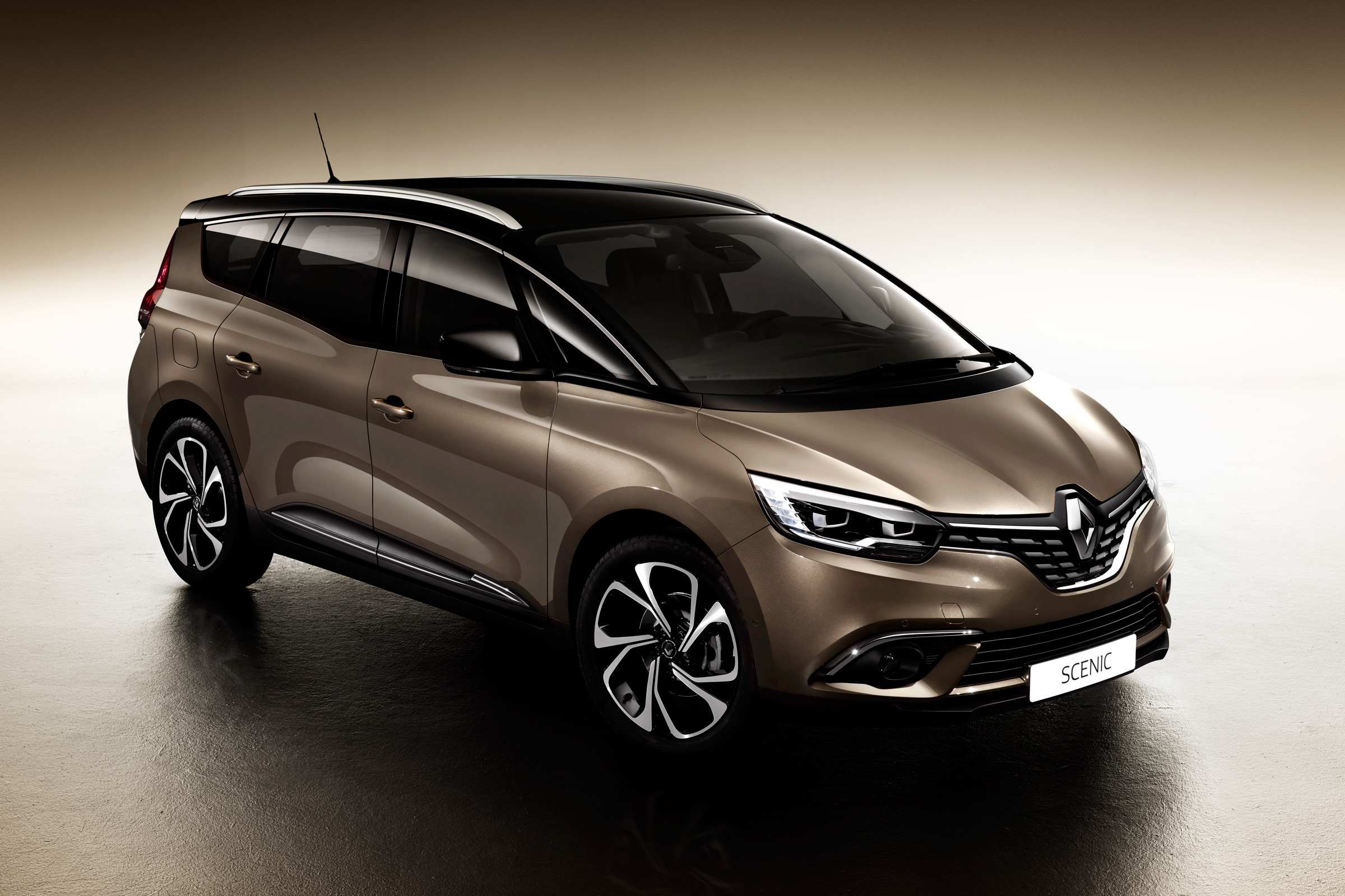 New Renault Grand Scenic 2016 - front quarter