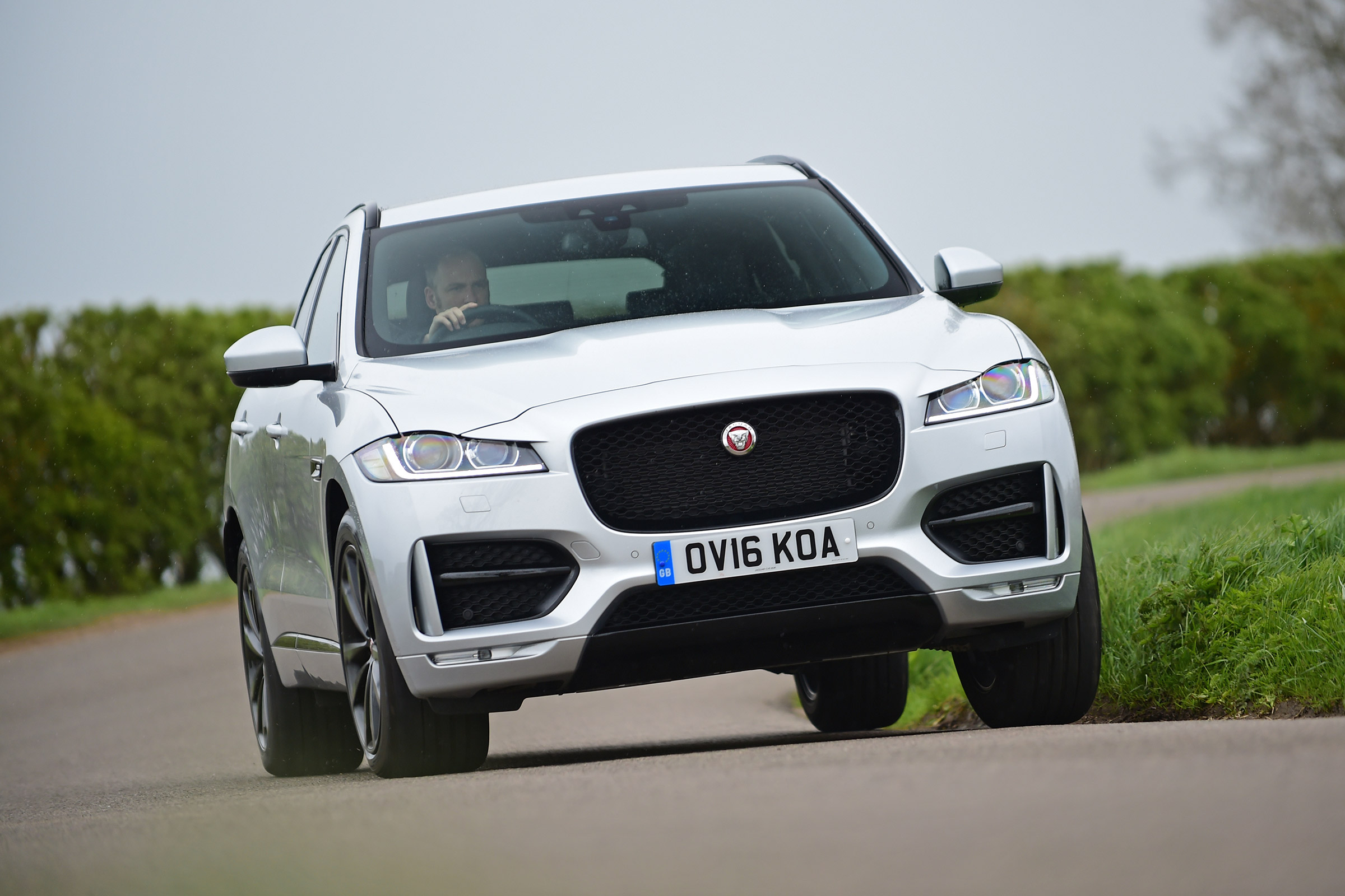 Jaguar F-Pace - front cornering