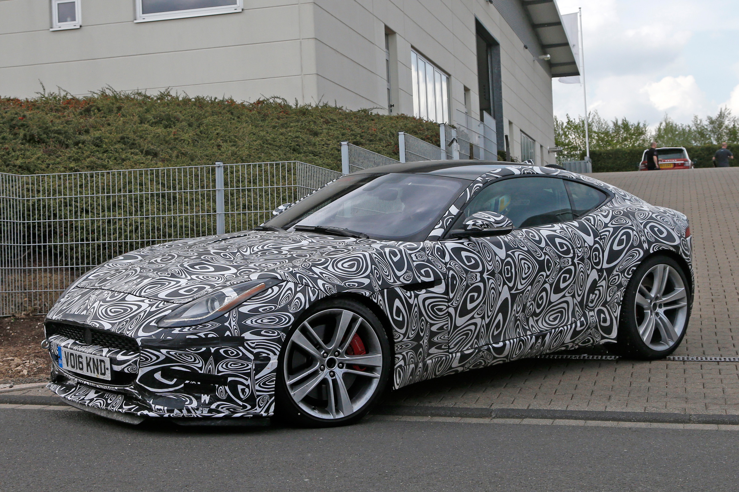 Jaguar F-Type Coupe 4cyl spy shot - front quarter